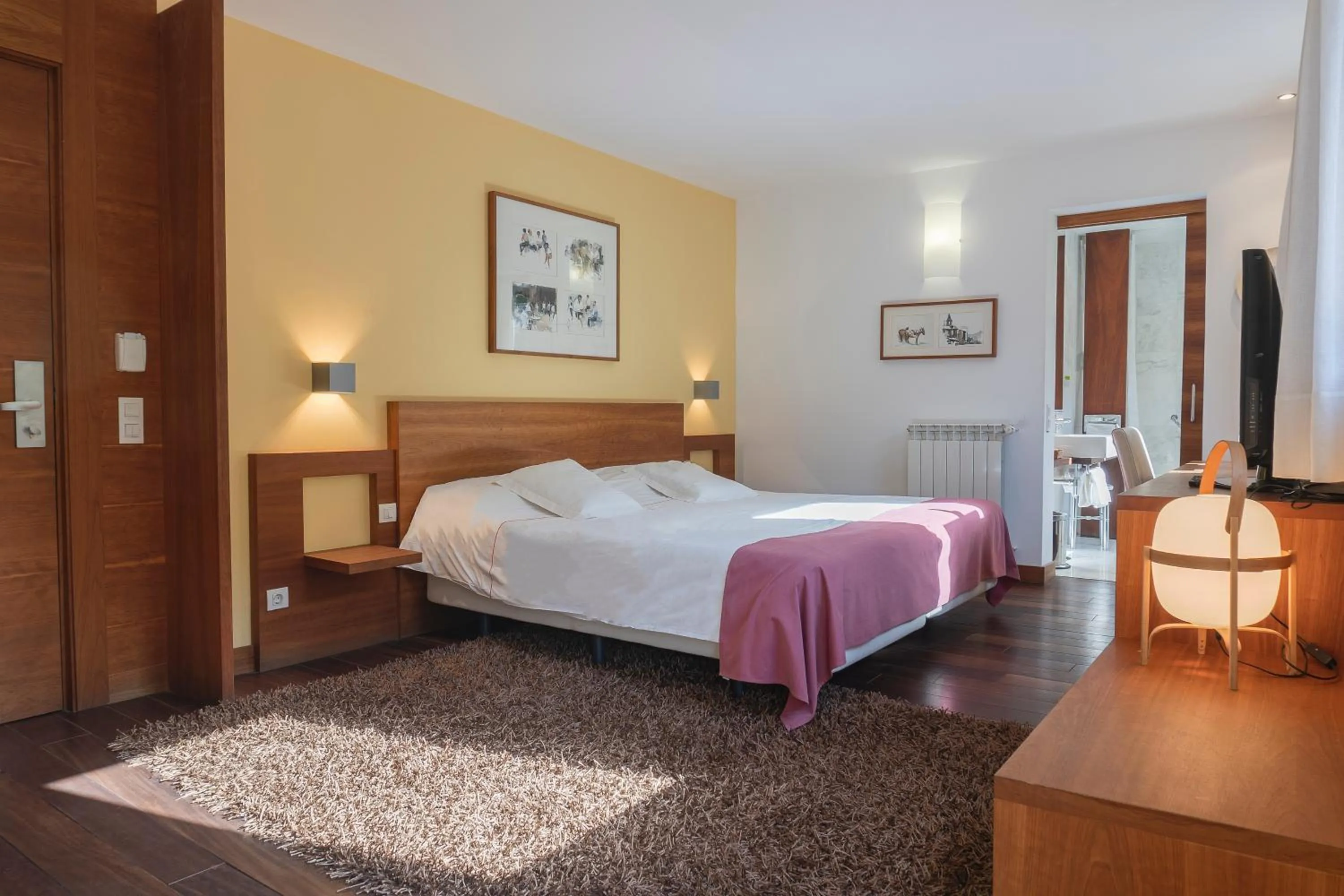 Photo of the whole room, Bed in Hotel Cardós