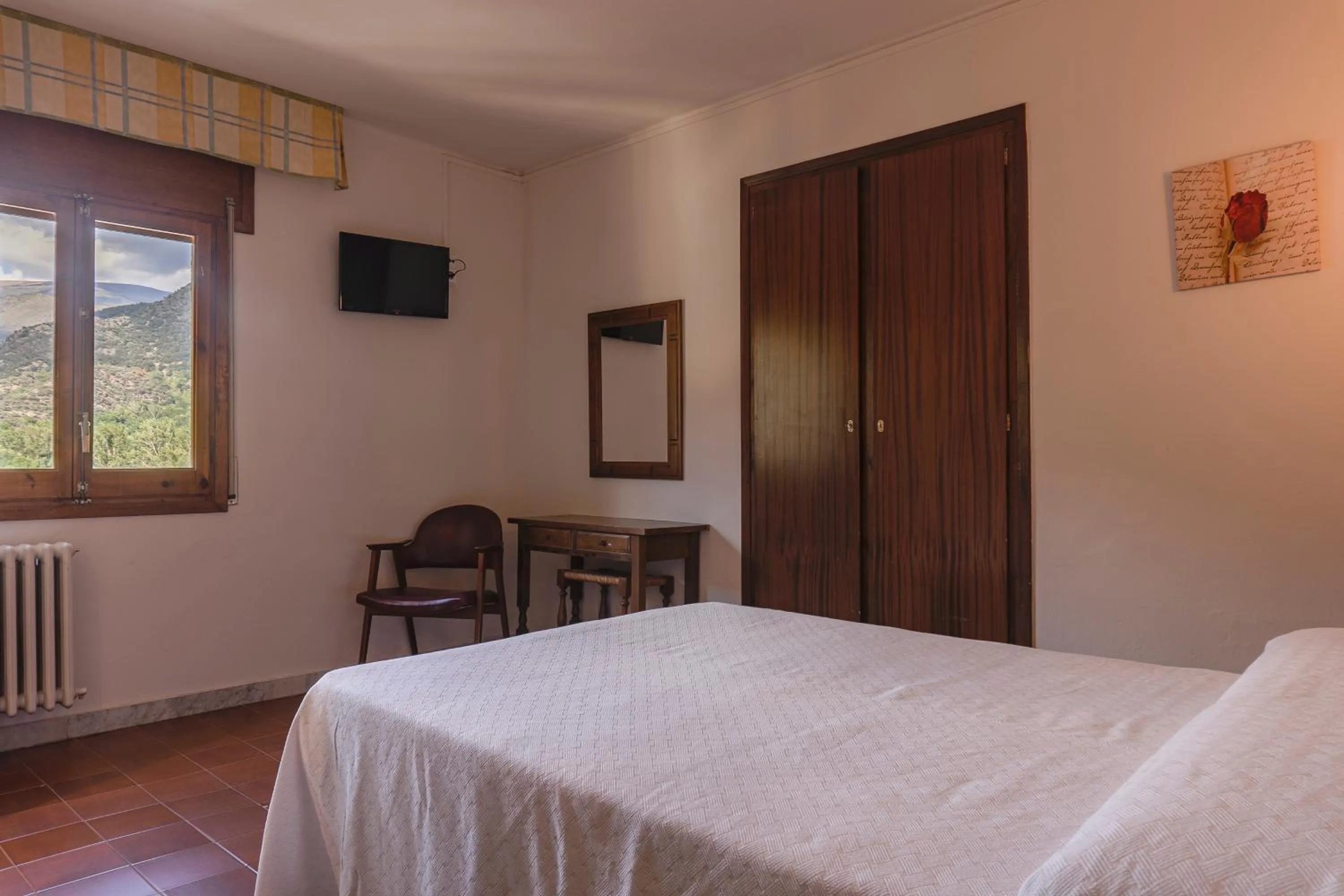 Photo of the whole room, Bed in Hotel Cardós