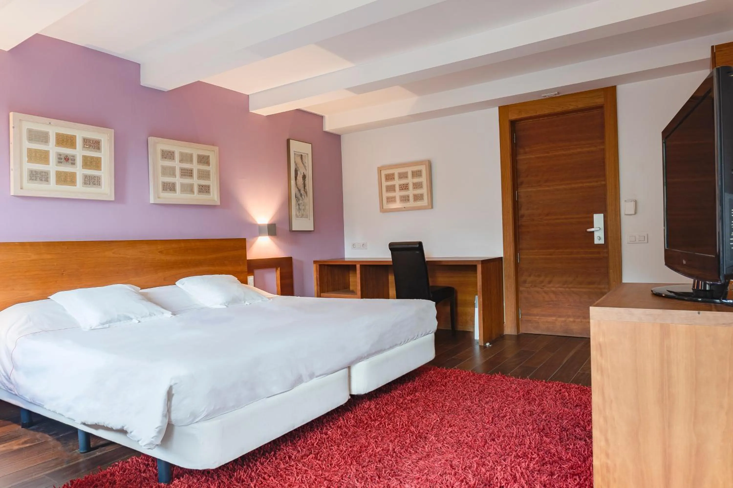 Photo of the whole room, Bed in Hotel Cardós