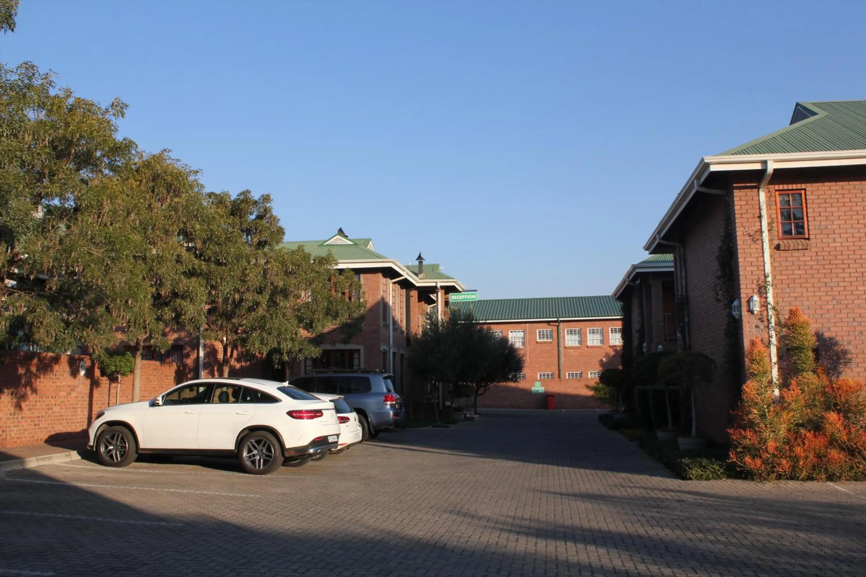 Property building in Mosate Lodge