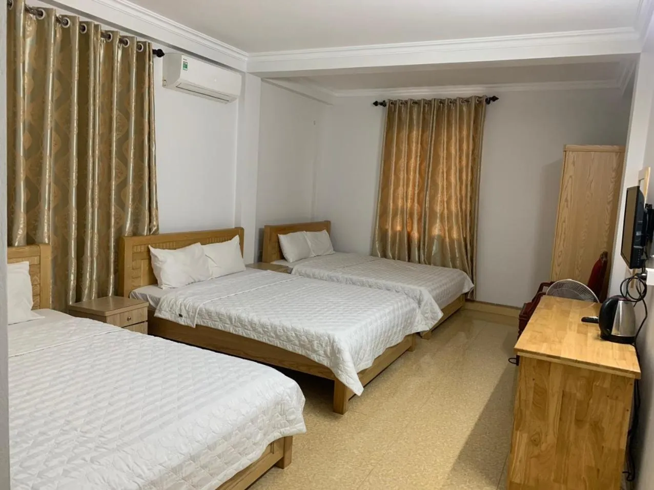 Bed in Quynh Yen Hotel