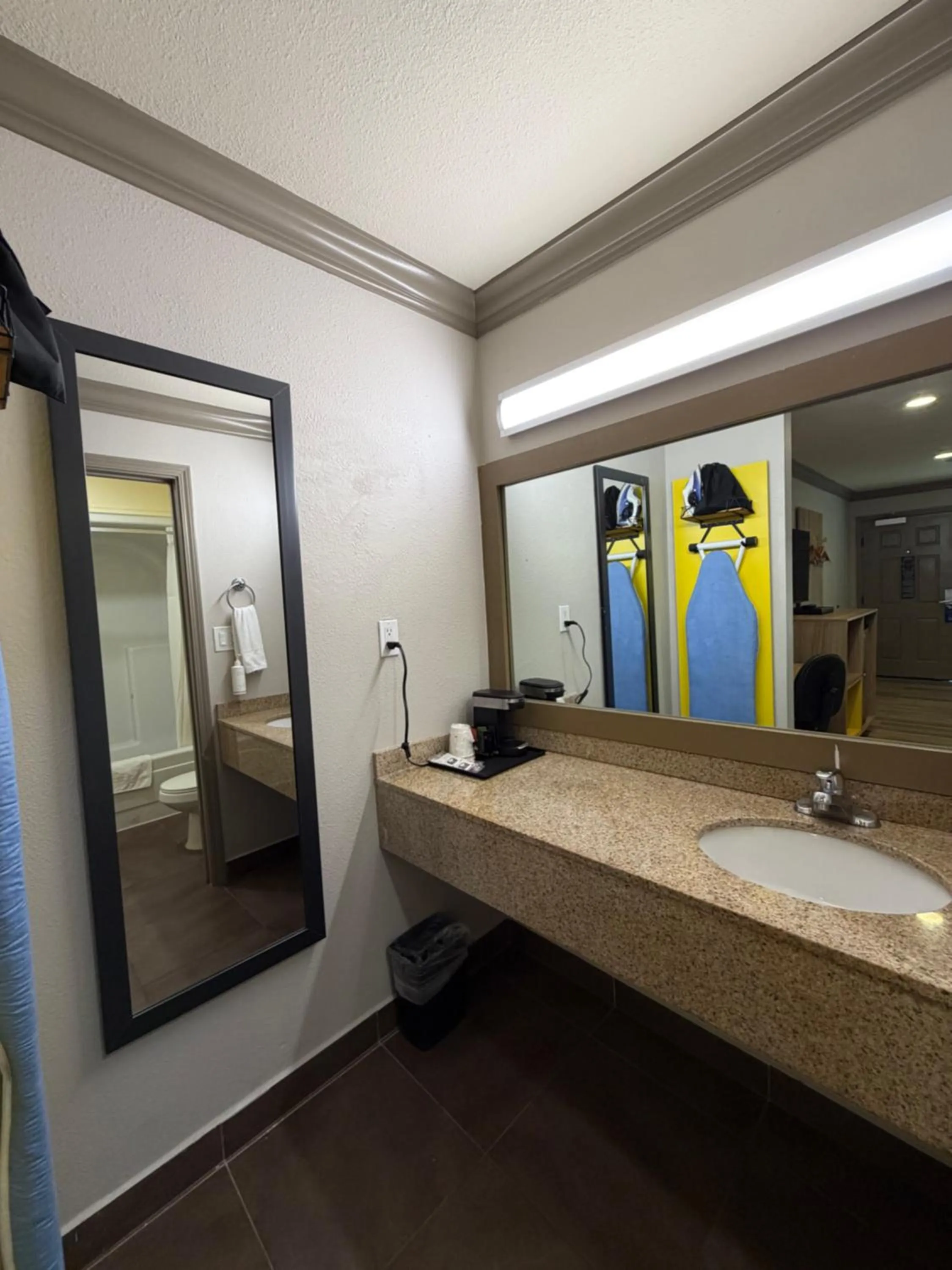 flat iron in Days Inn by Wyndham San Francisco S/Oyster Point Airport