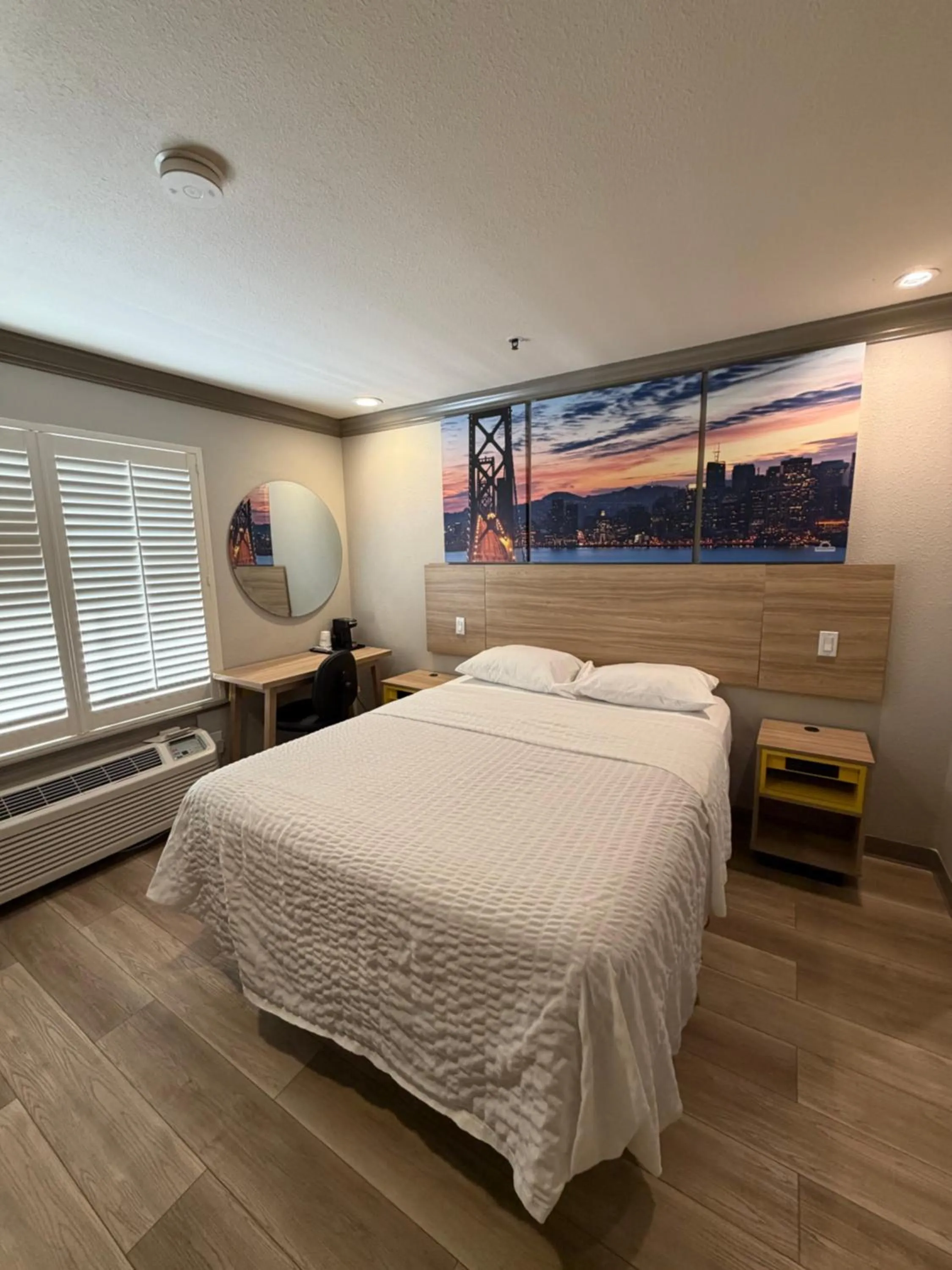 Bed in Days Inn by Wyndham San Francisco S/Oyster Point Airport