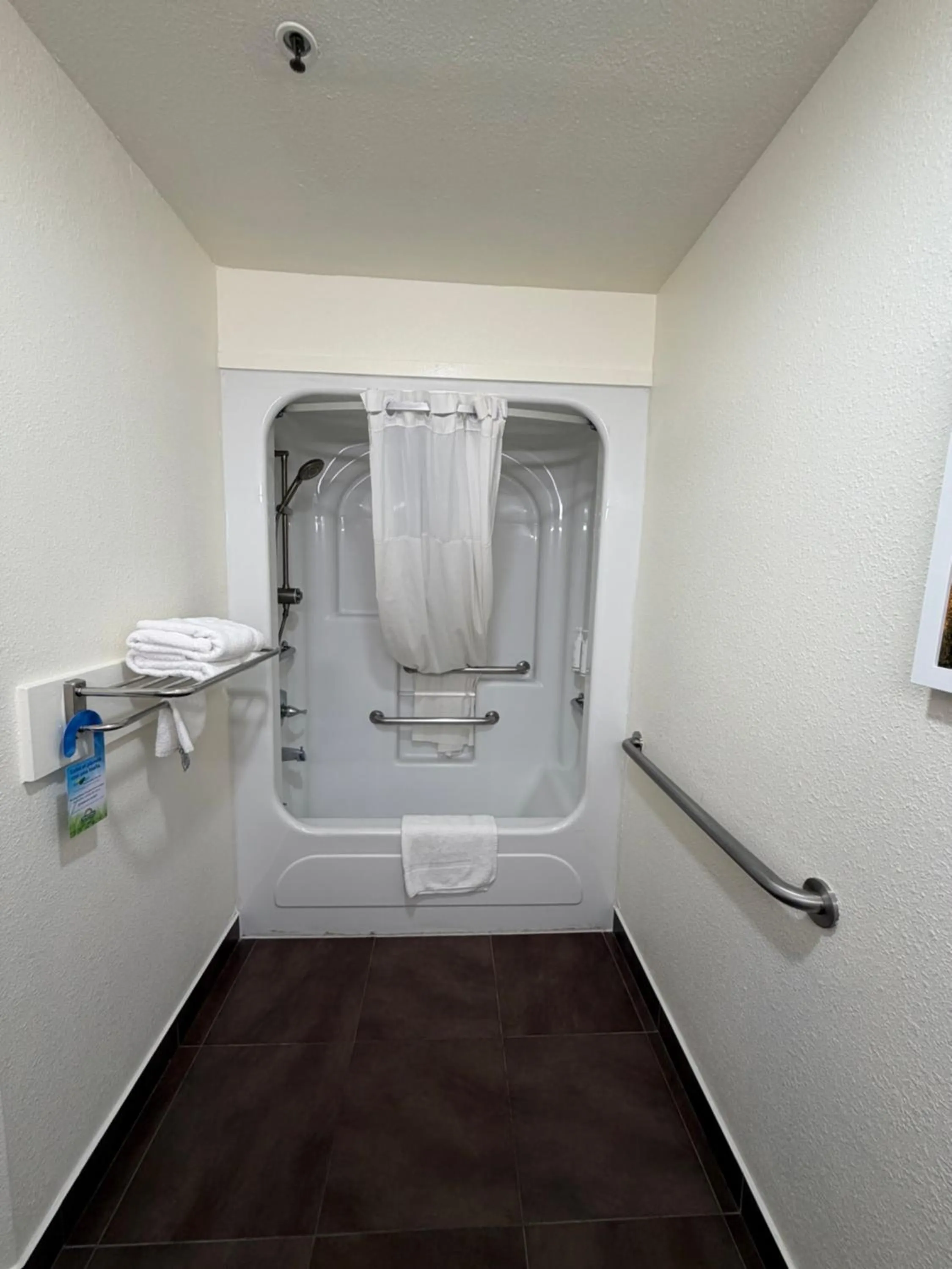 Bathroom in Days Inn by Wyndham San Francisco S/Oyster Point Airport