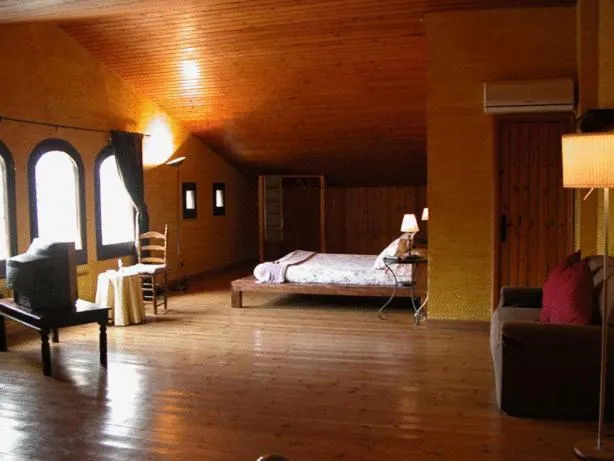 Photo of the whole room, Bed in Masia Vista Hermosa