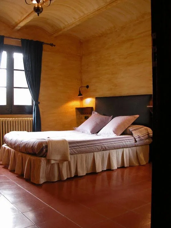 Photo of the whole room, Bed in Masia Vista Hermosa