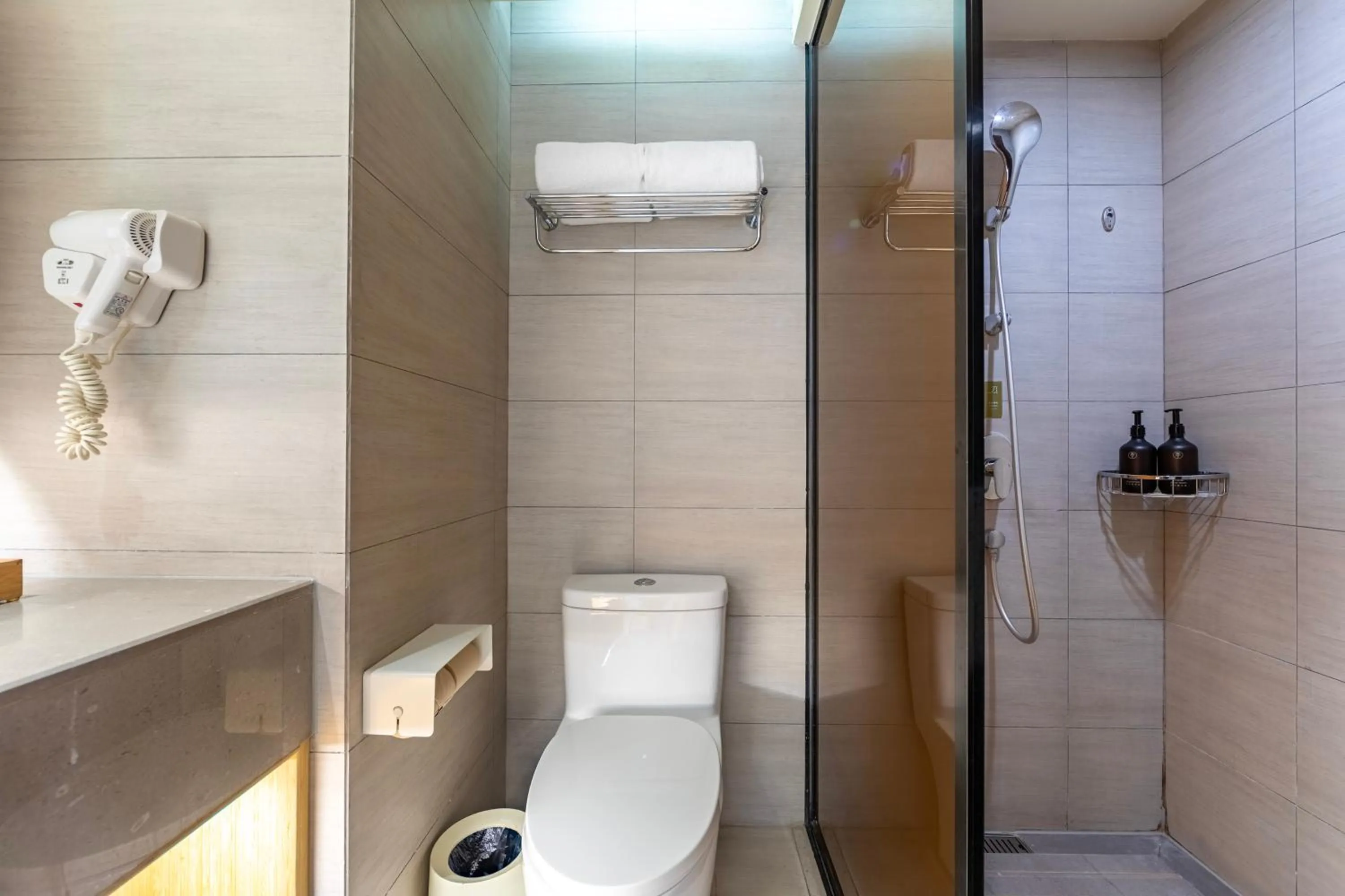 Shower in JI Hotel Shanghai Jinqiao International Commercial Plaza