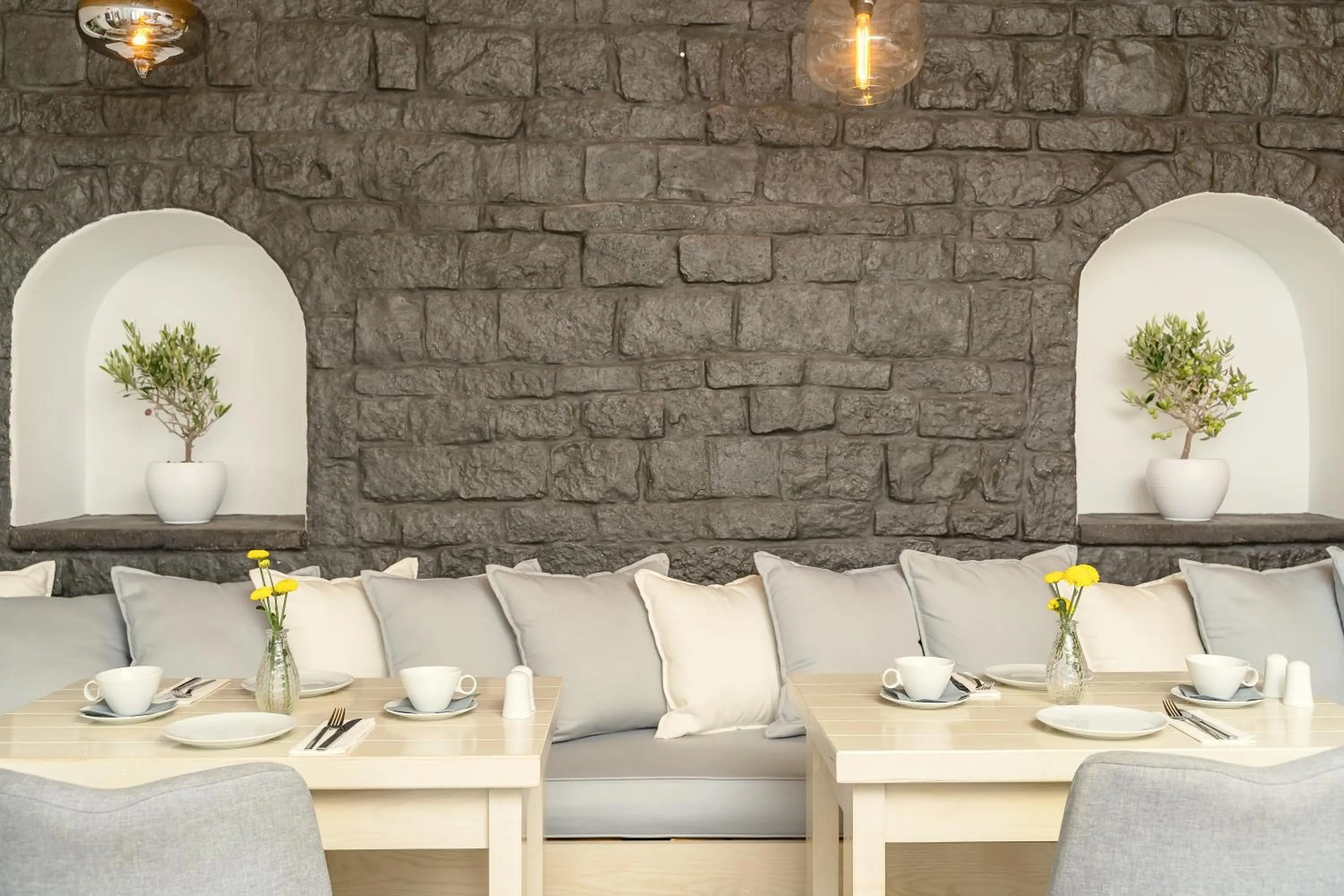 Restaurant/places to eat in Agali Houses