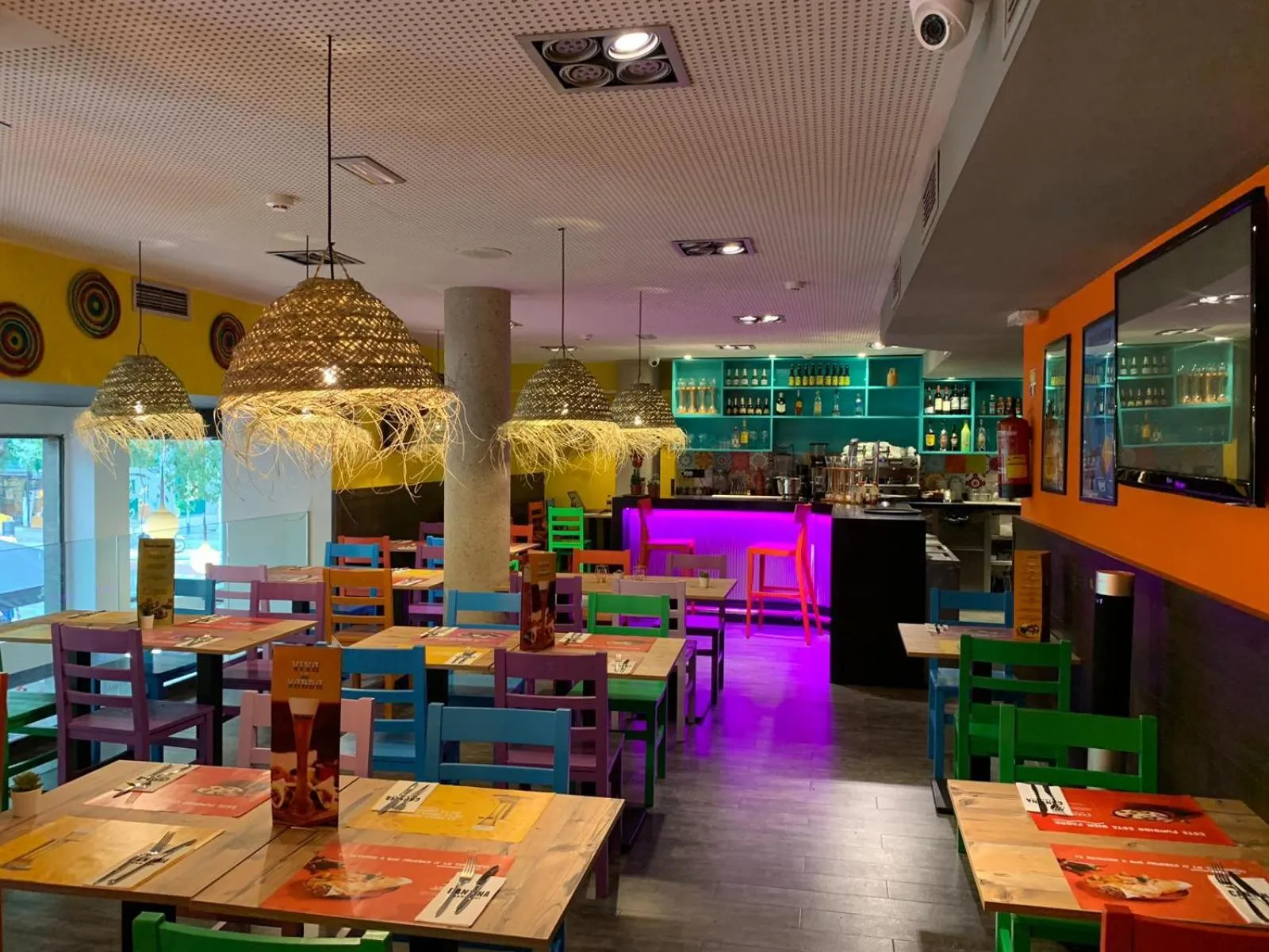 Restaurant/places to eat in 08028 Apartments