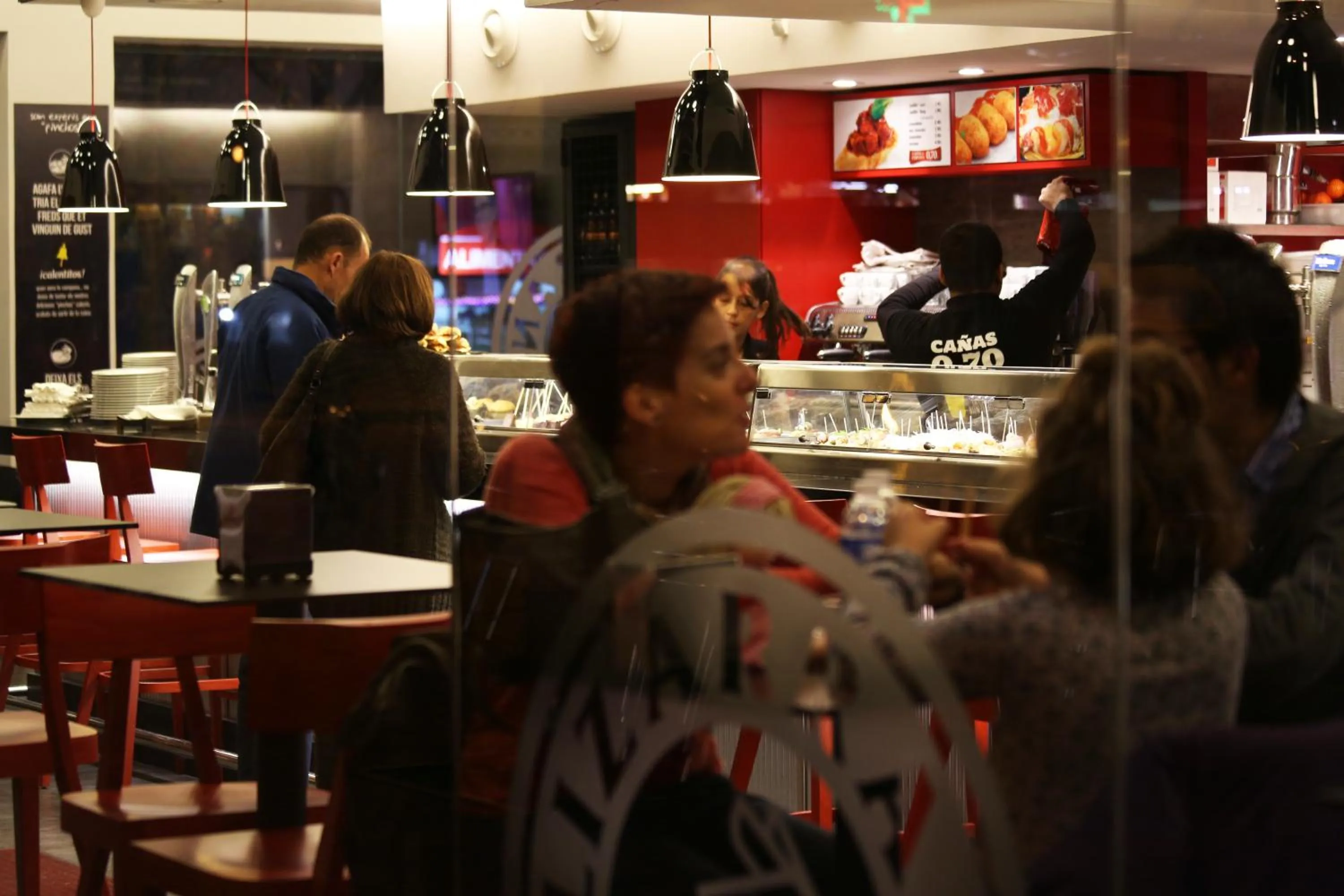 Restaurant/places to eat in 08028 Apartments