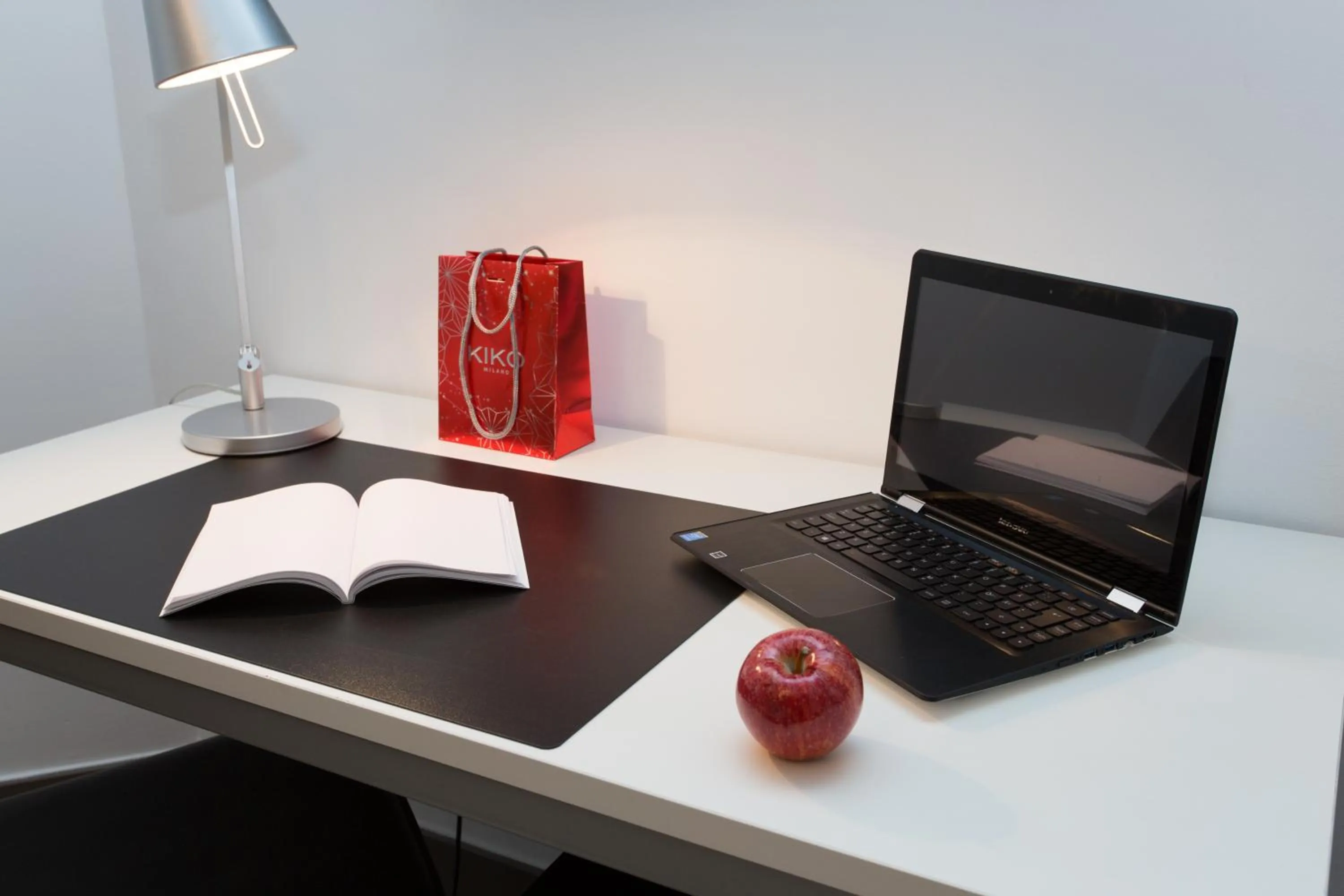 Seating area in 08028 Apartments