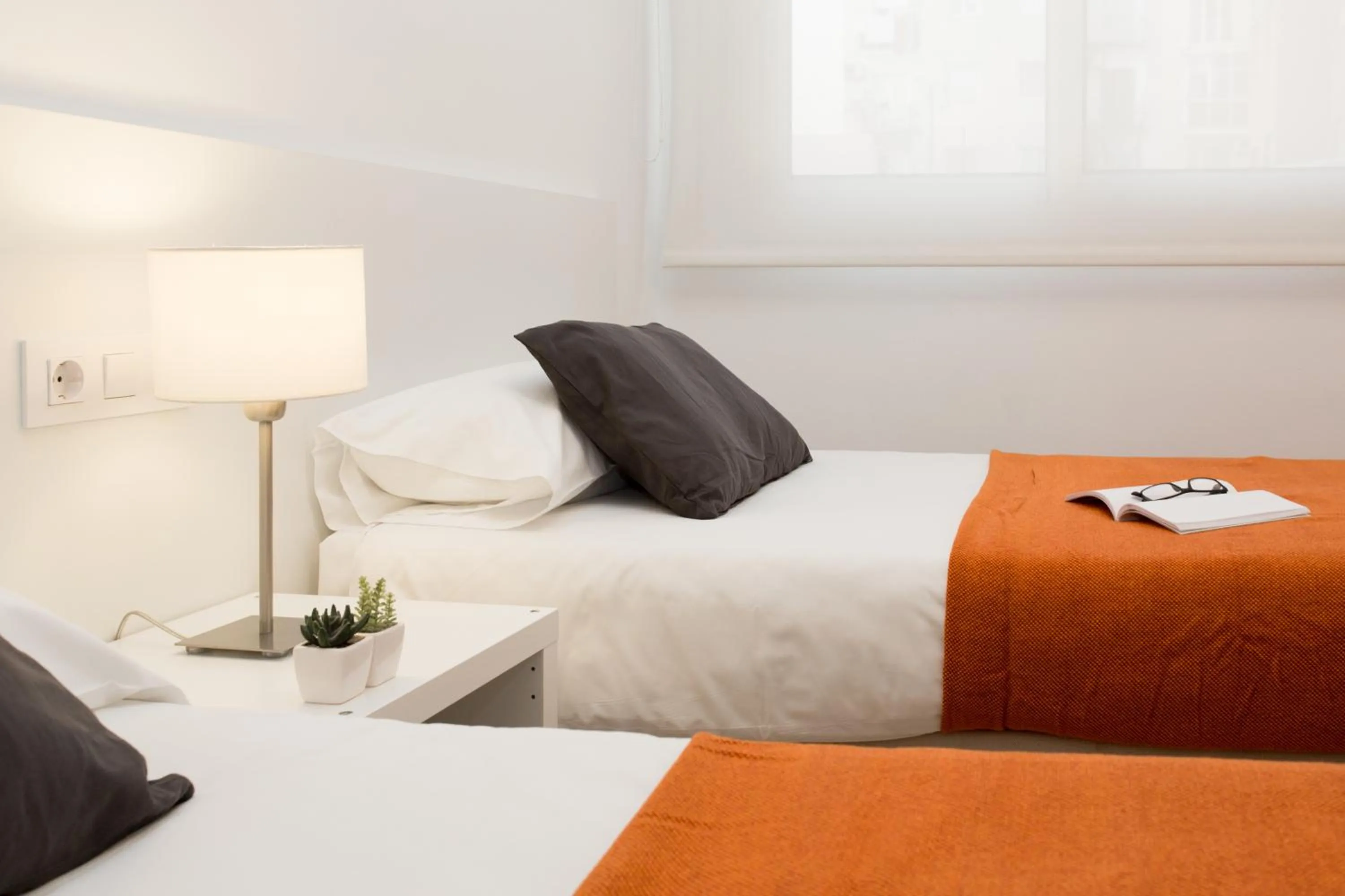 Photo of the whole room, Bed in 08028 Apartments