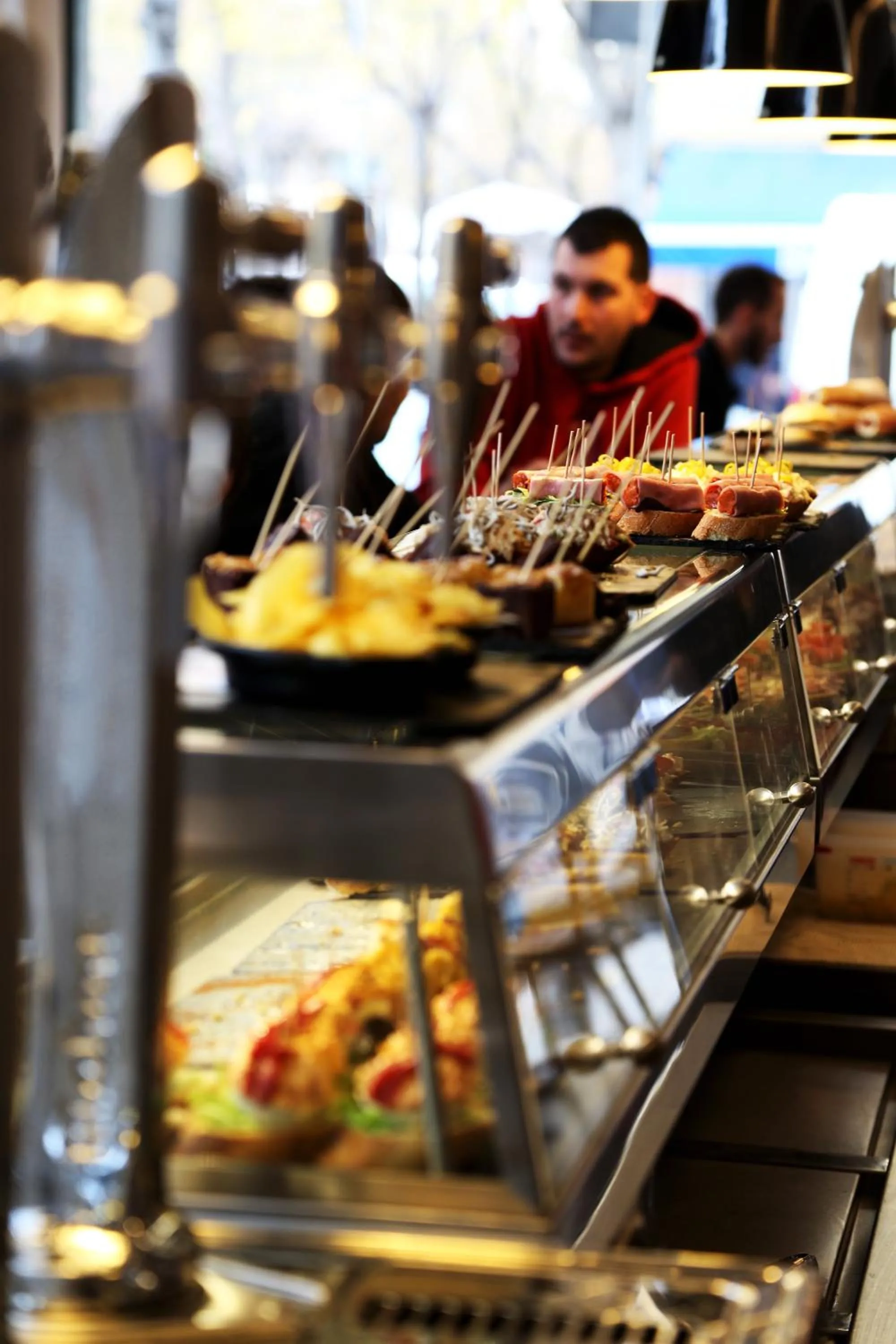 Restaurant/places to eat in 08028 Apartments