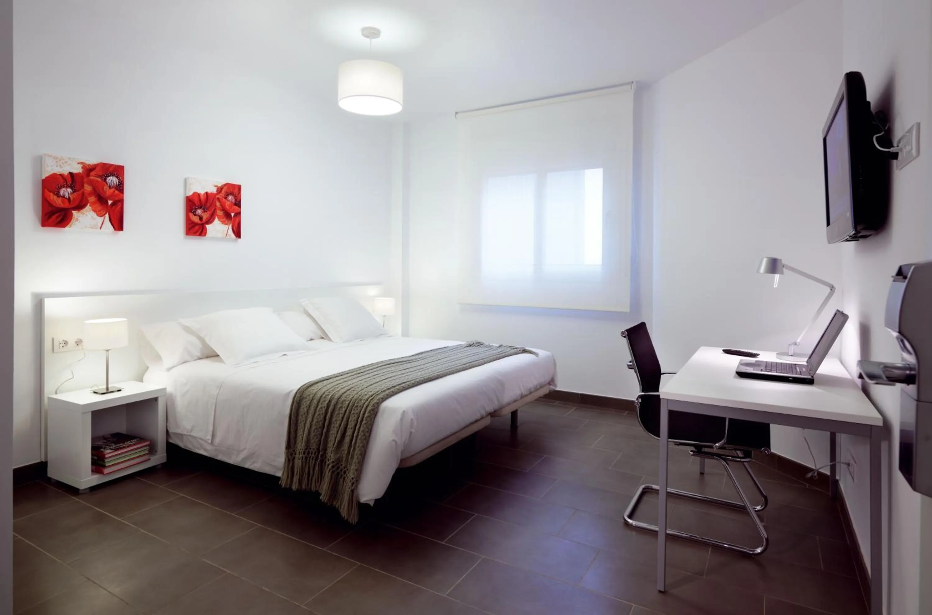 Photo of the whole room, Bed in 08028 Apartments