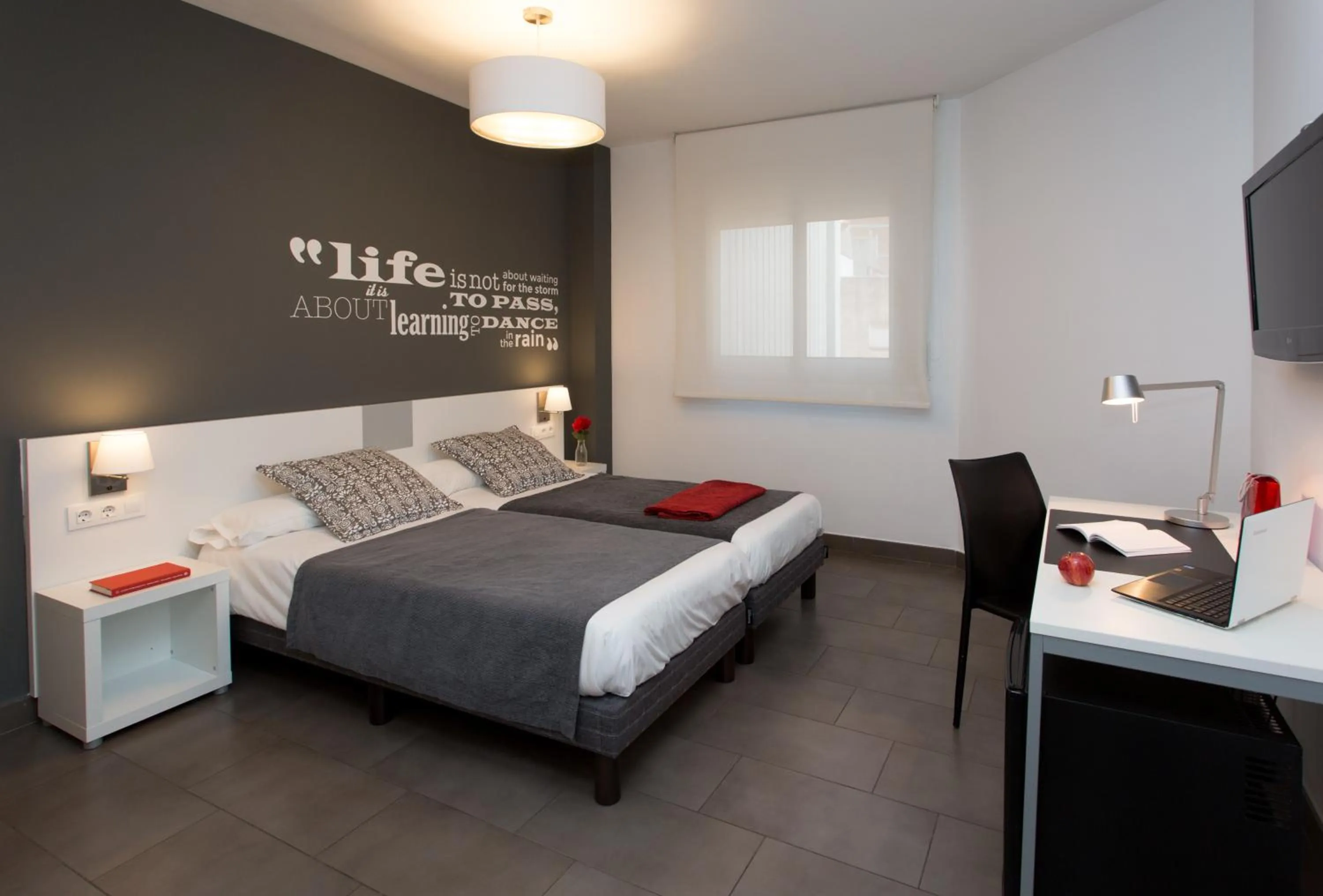 Photo of the whole room, Bed in 08028 Apartments