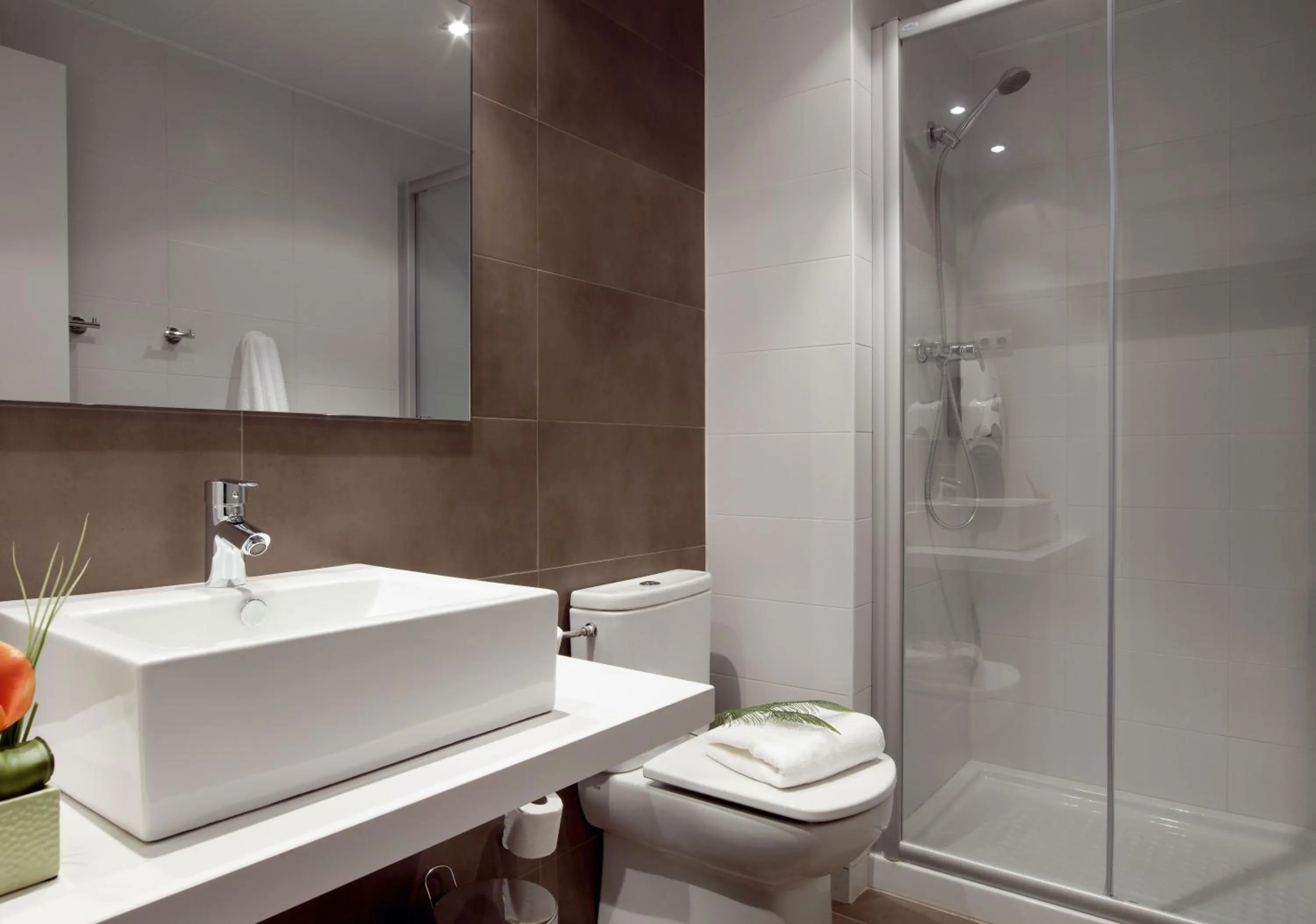 Bathroom in 08028 Apartments