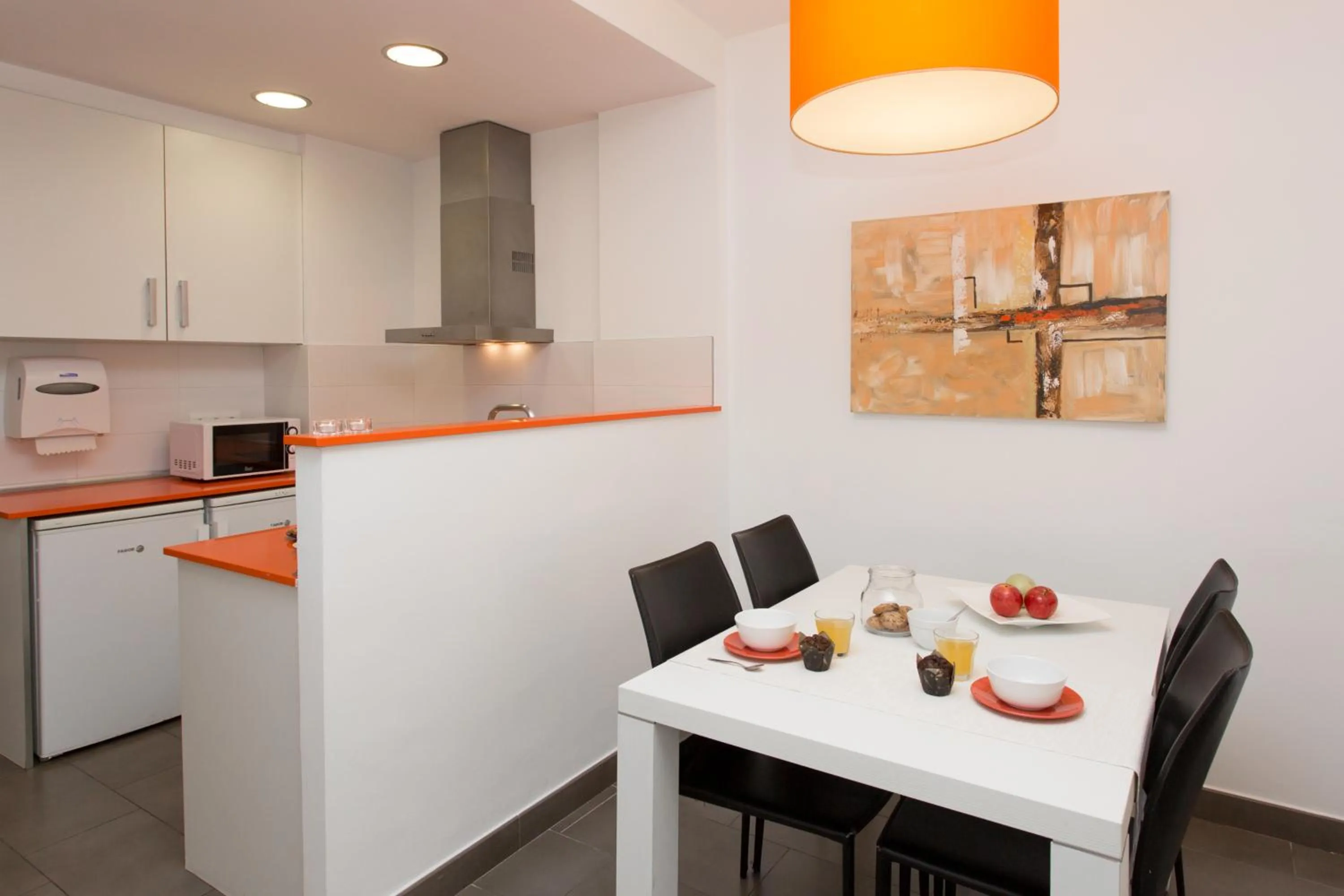 Dining area in 08028 Apartments