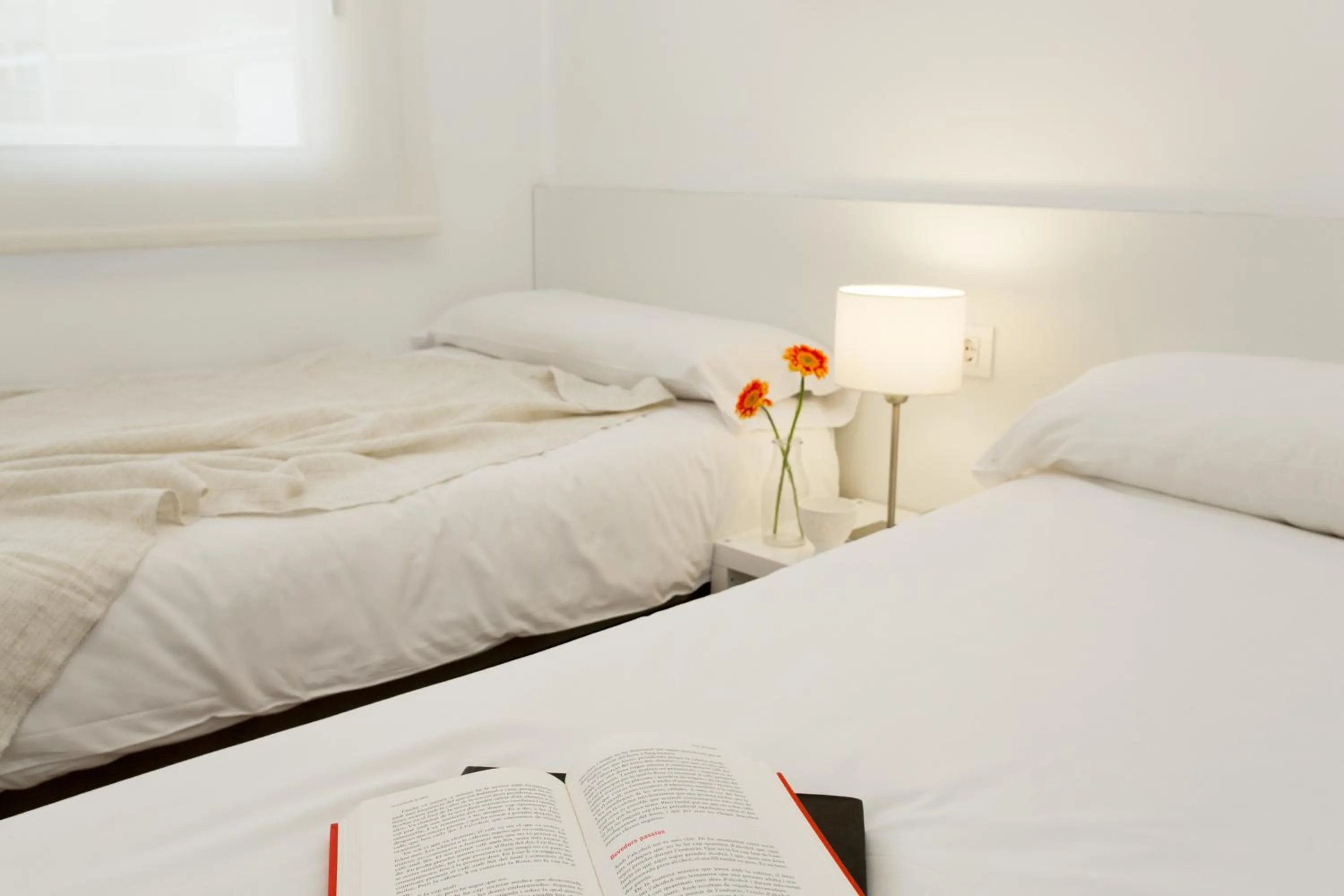 Photo of the whole room, Bed in 08028 Apartments