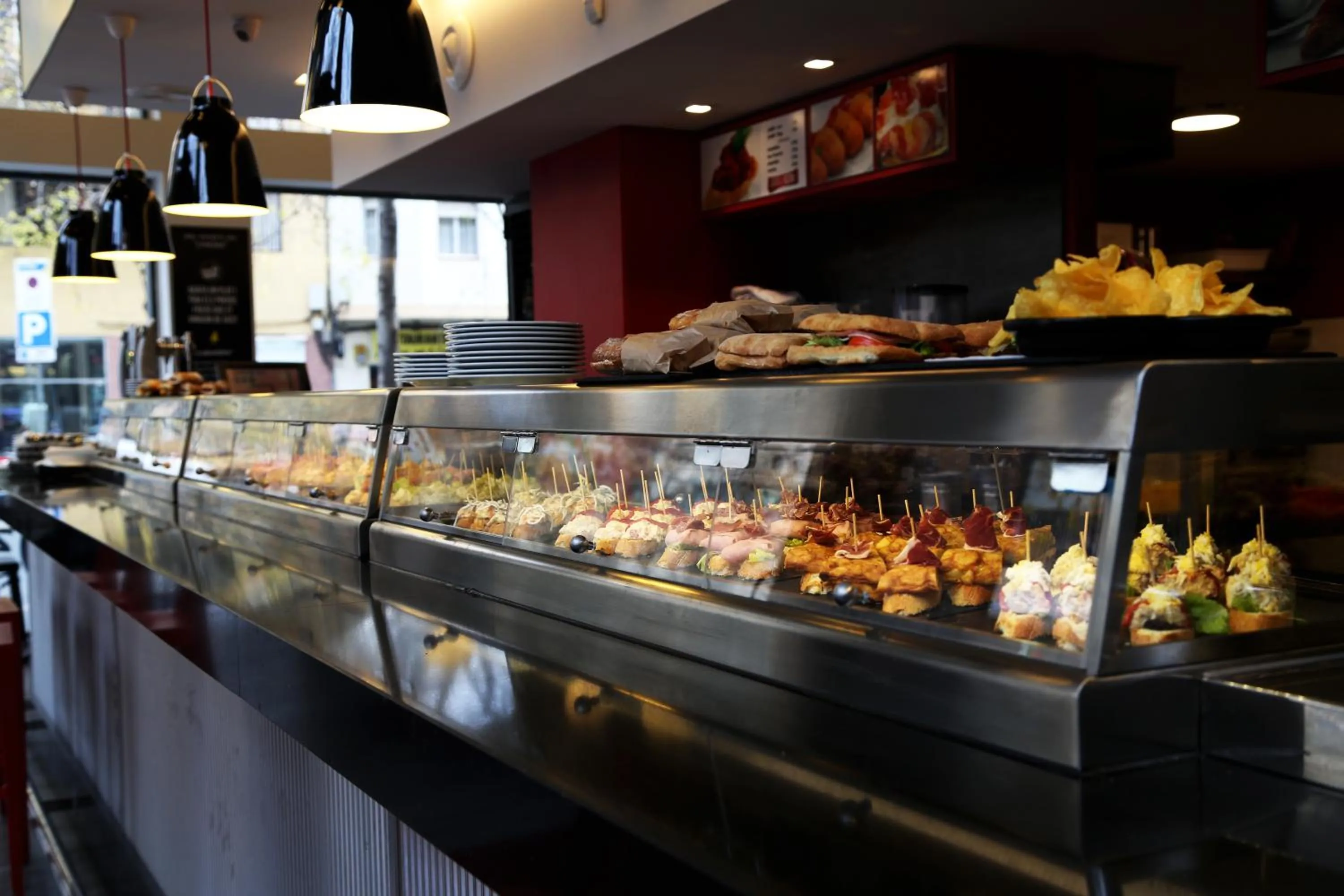 Restaurant/places to eat in 08028 Apartments