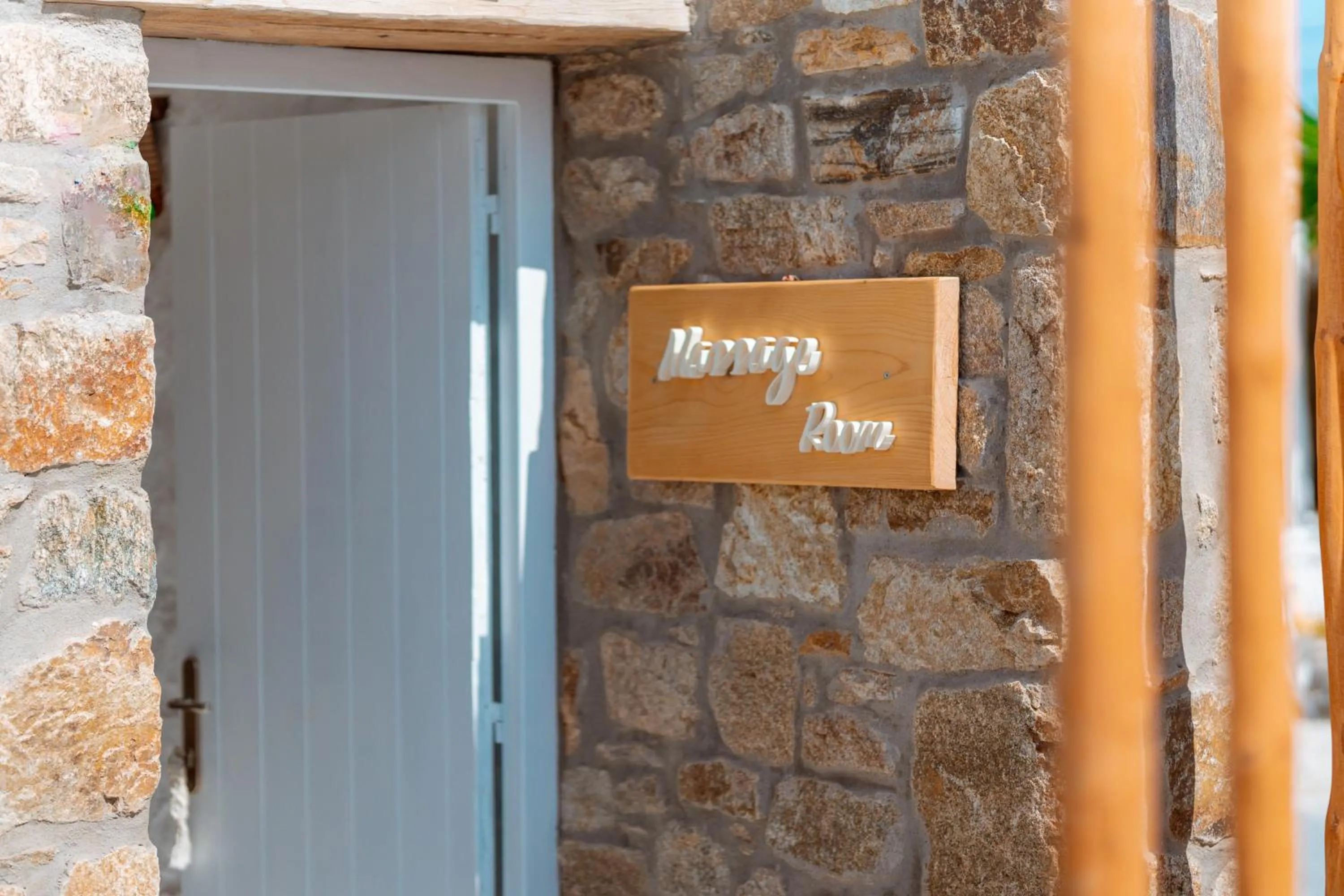 Logo/Certificate/Sign in La Stella Stay