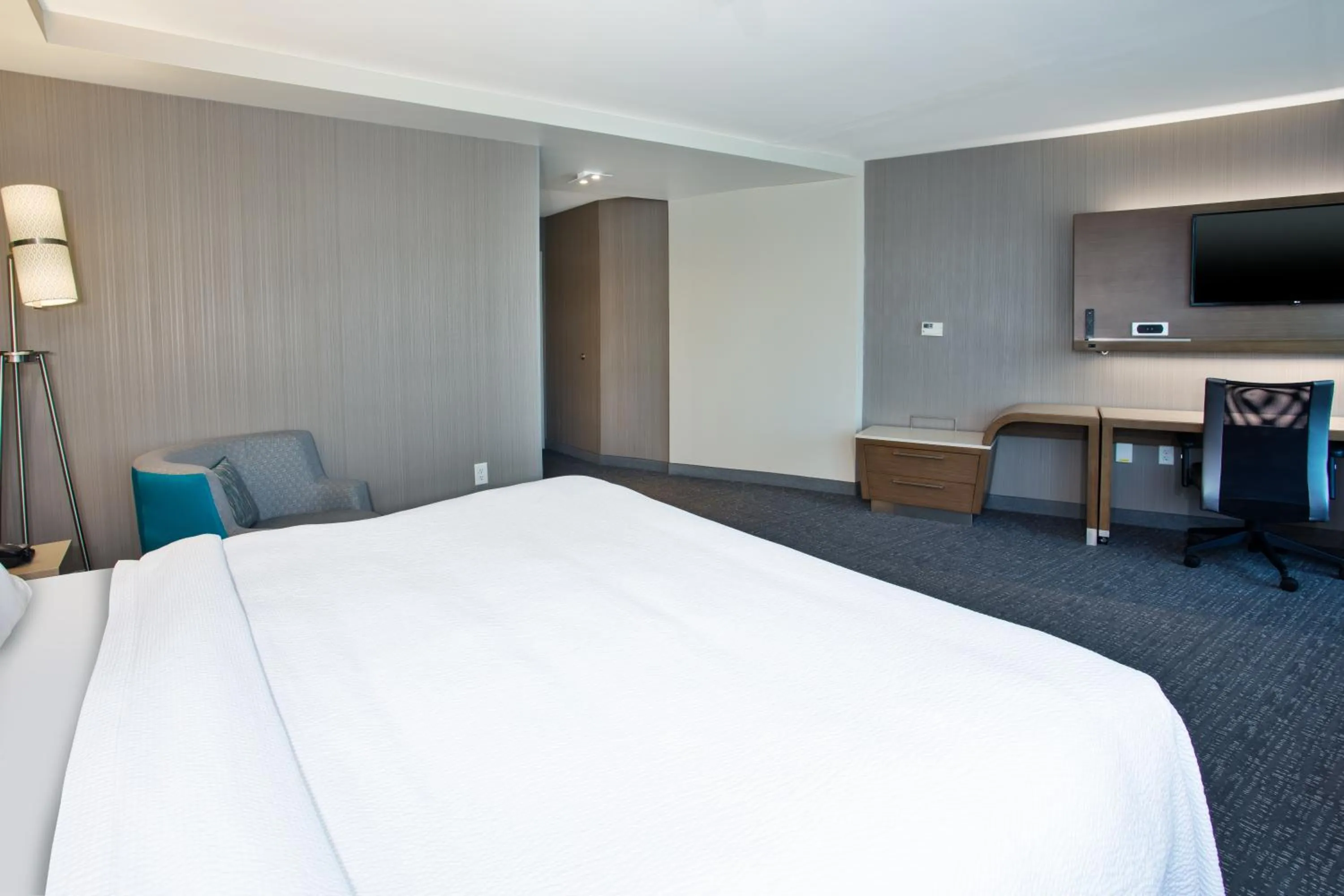 Bedroom, Bed in Courtyard by Marriott Dallas Flower Mound