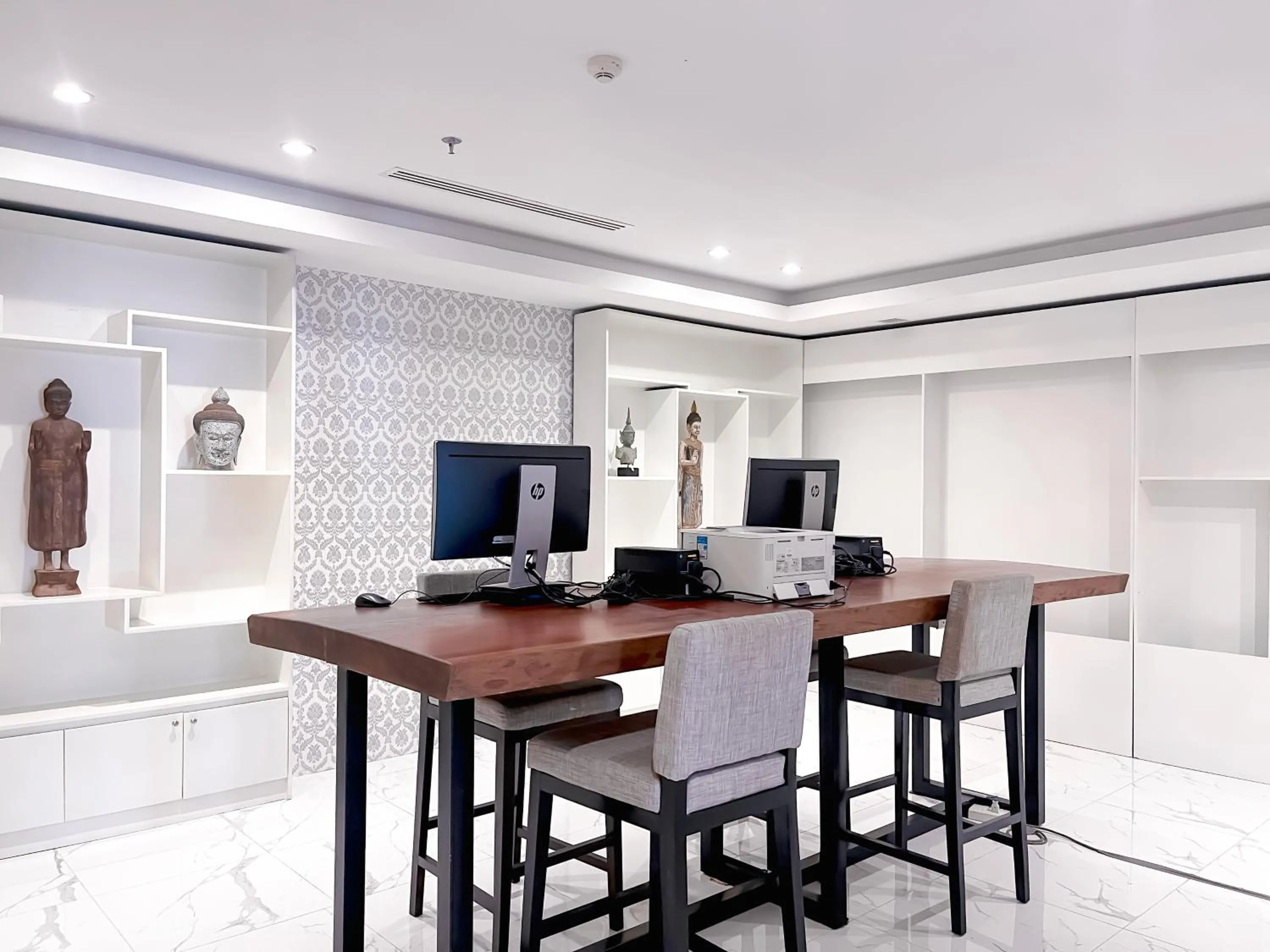 On-site shops in Courtyard by Marriott Siem Reap Resort