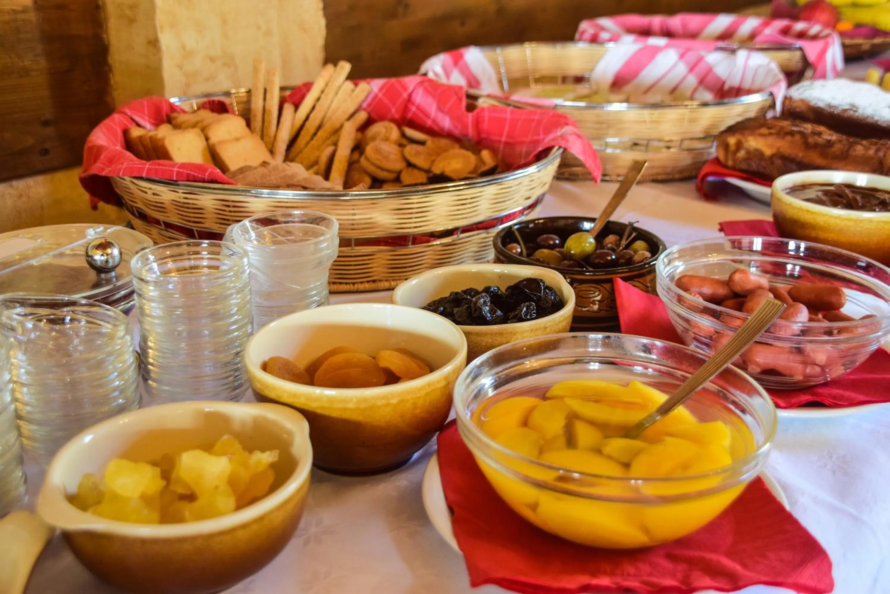 Meals in Pigi Tarlampa Hotel