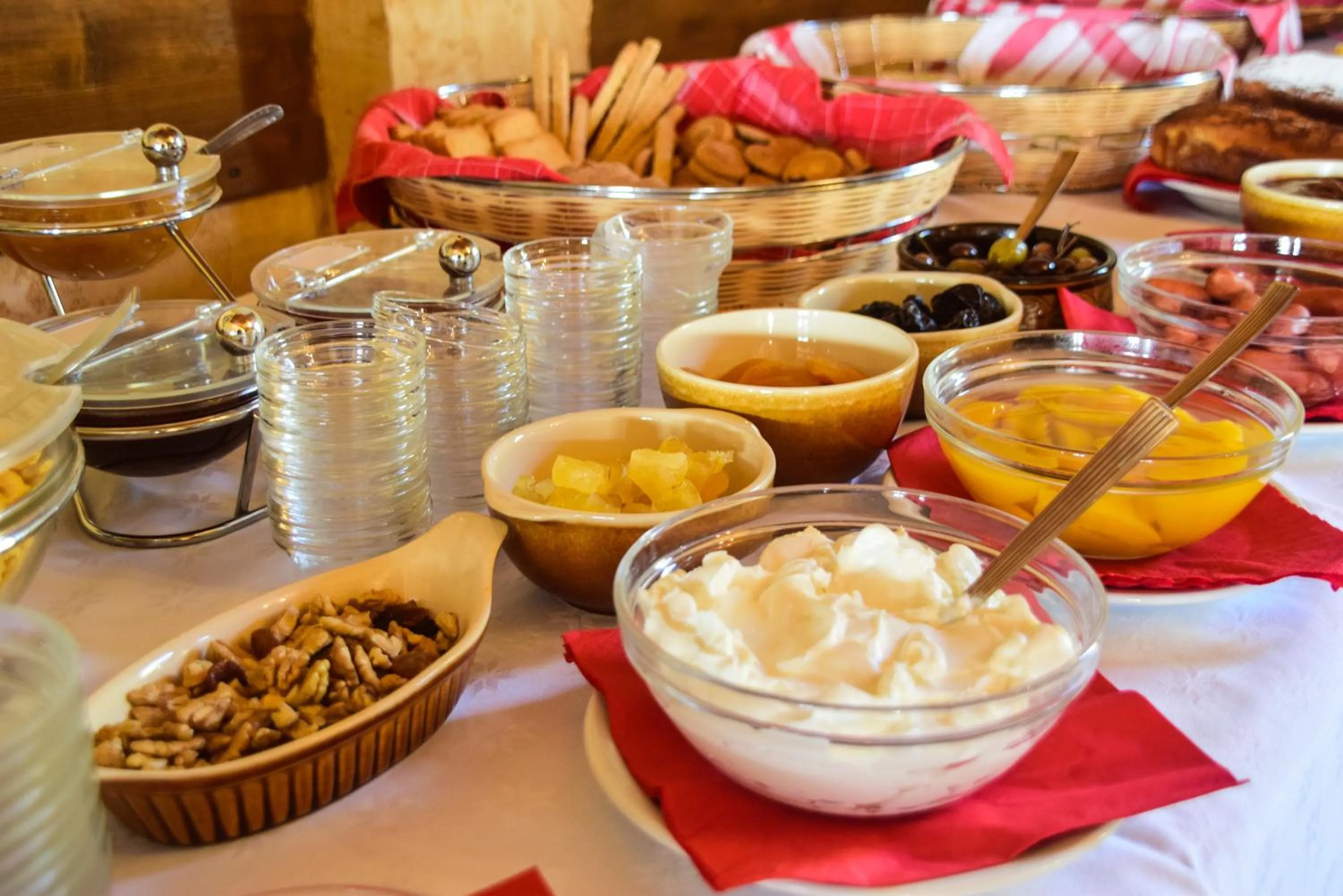 Meals in Pigi Tarlampa Hotel