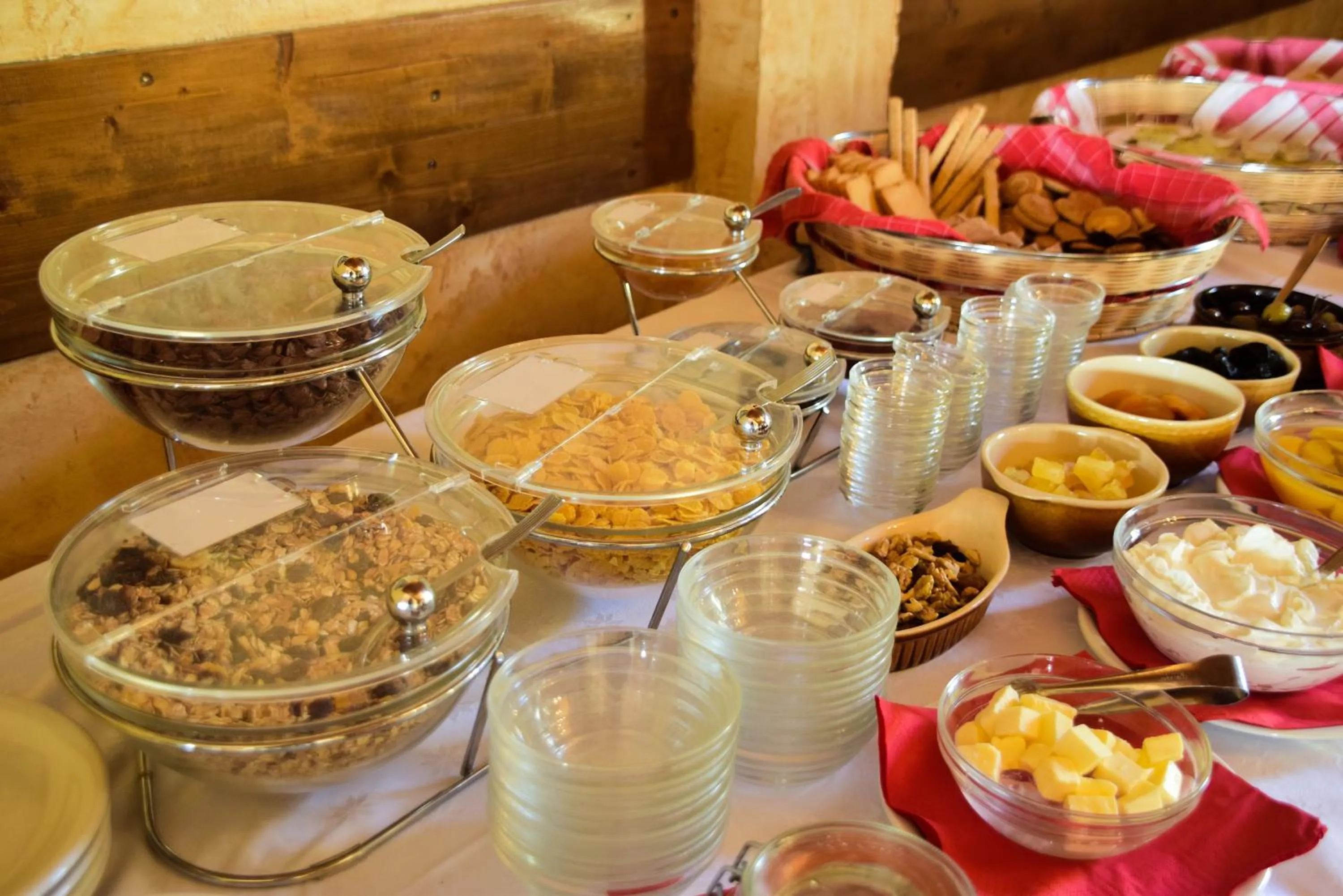 Meals in Pigi Tarlampa Hotel