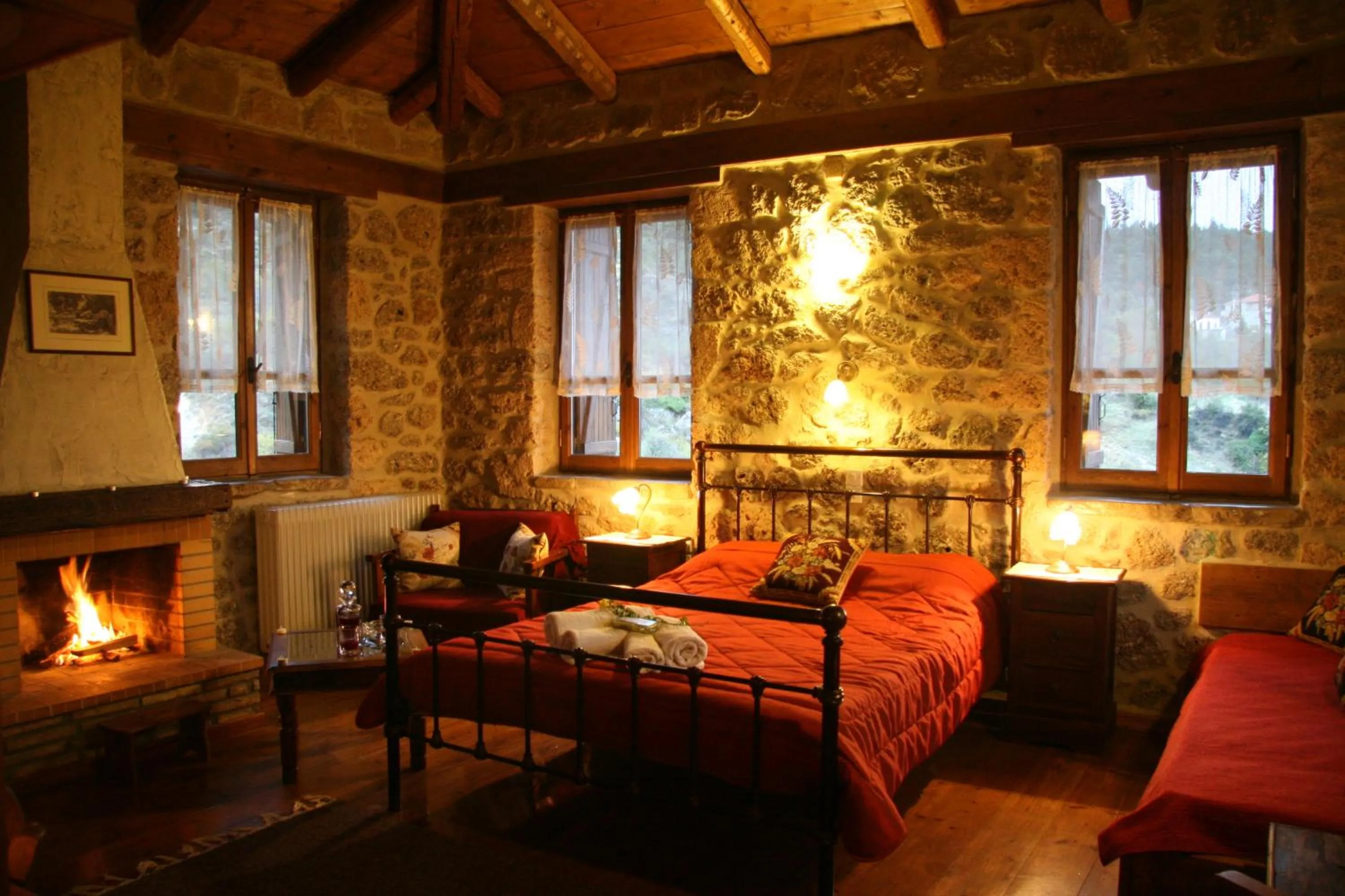 Bed in Pigi Tarlampa Hotel