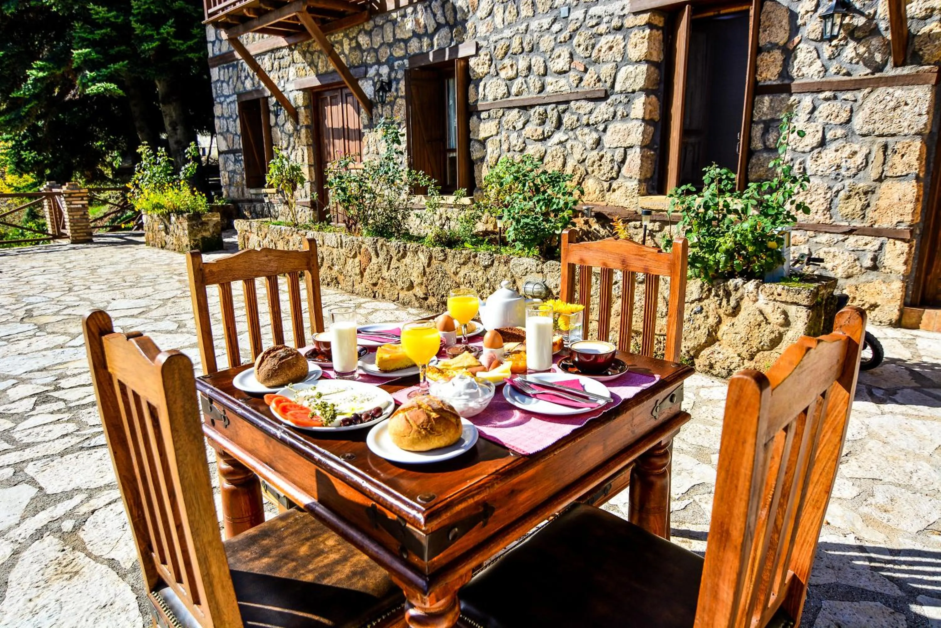 Breakfast in Pigi Tarlampa Hotel