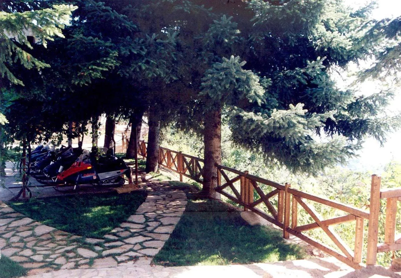 Garden in Pigi Tarlampa Hotel