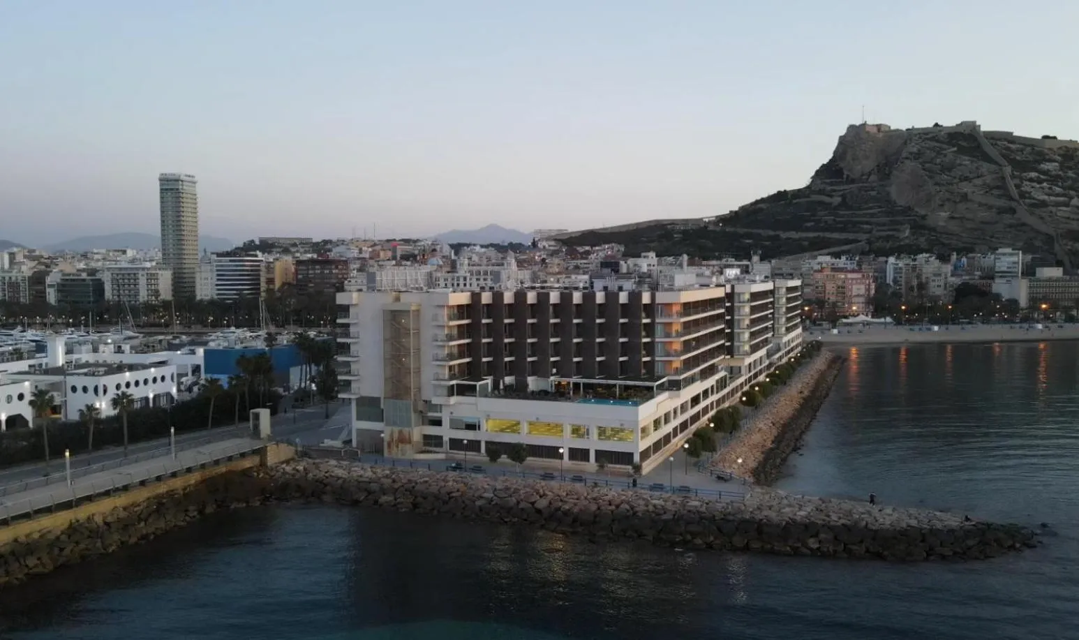Facade/entrance in Suites del Mar by Melia