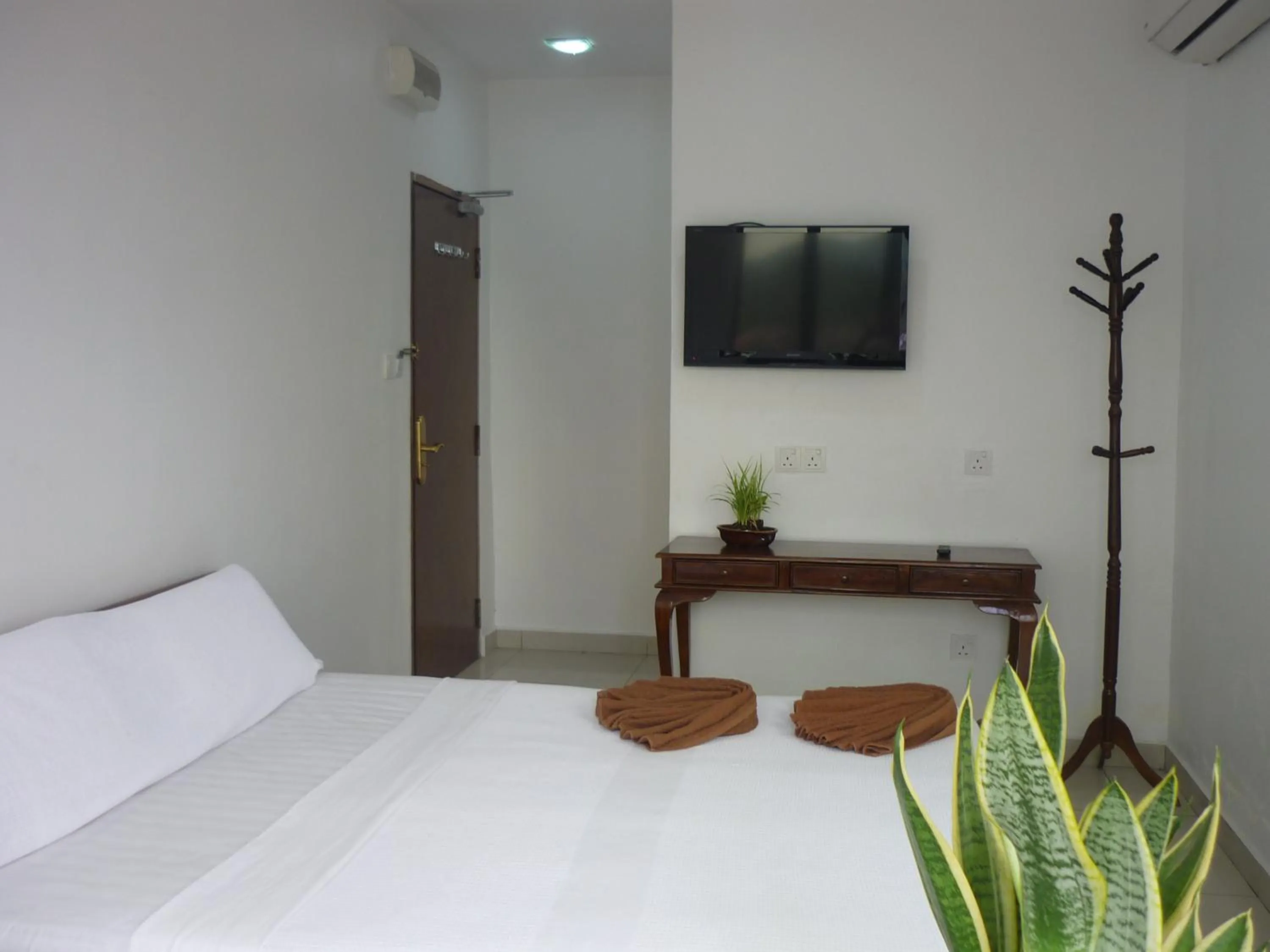 Bed in Hotel Paka INN