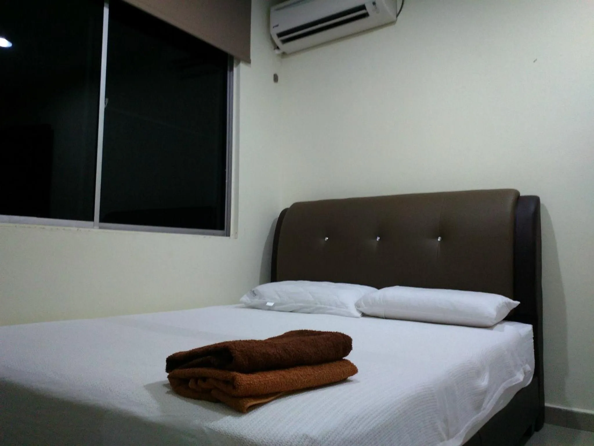 Bed in Hotel Paka INN