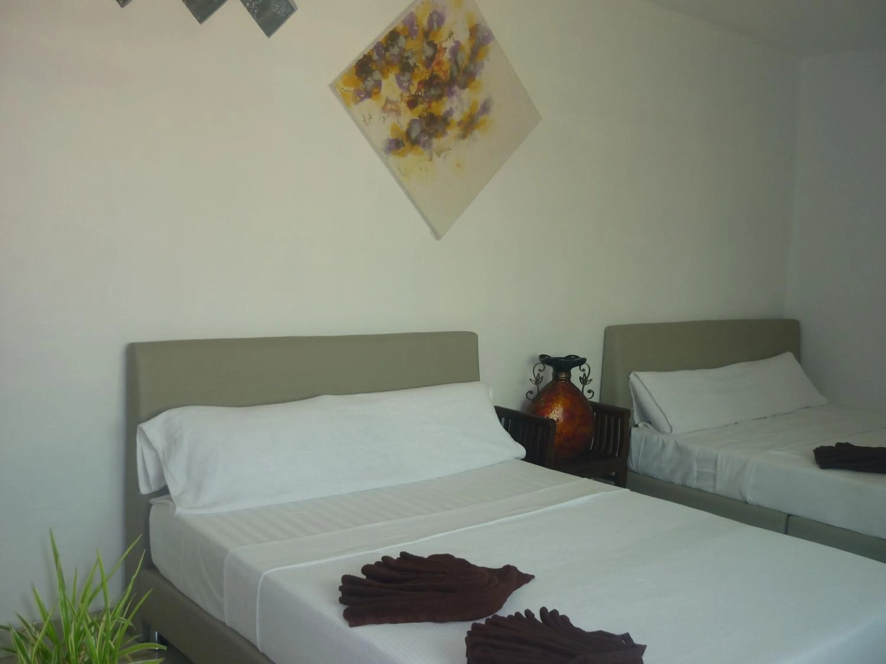 Bed in Hotel Paka INN