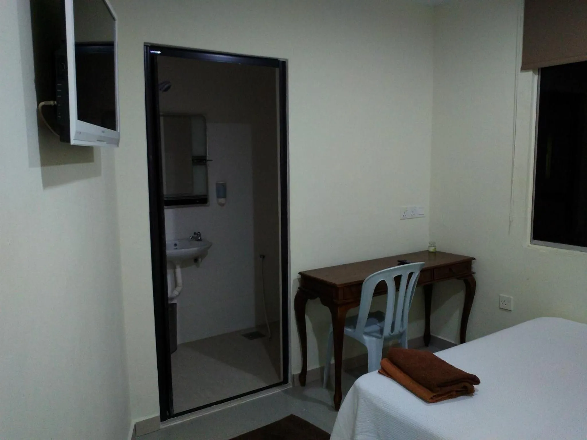 Bedroom, Bed in Hotel Paka INN