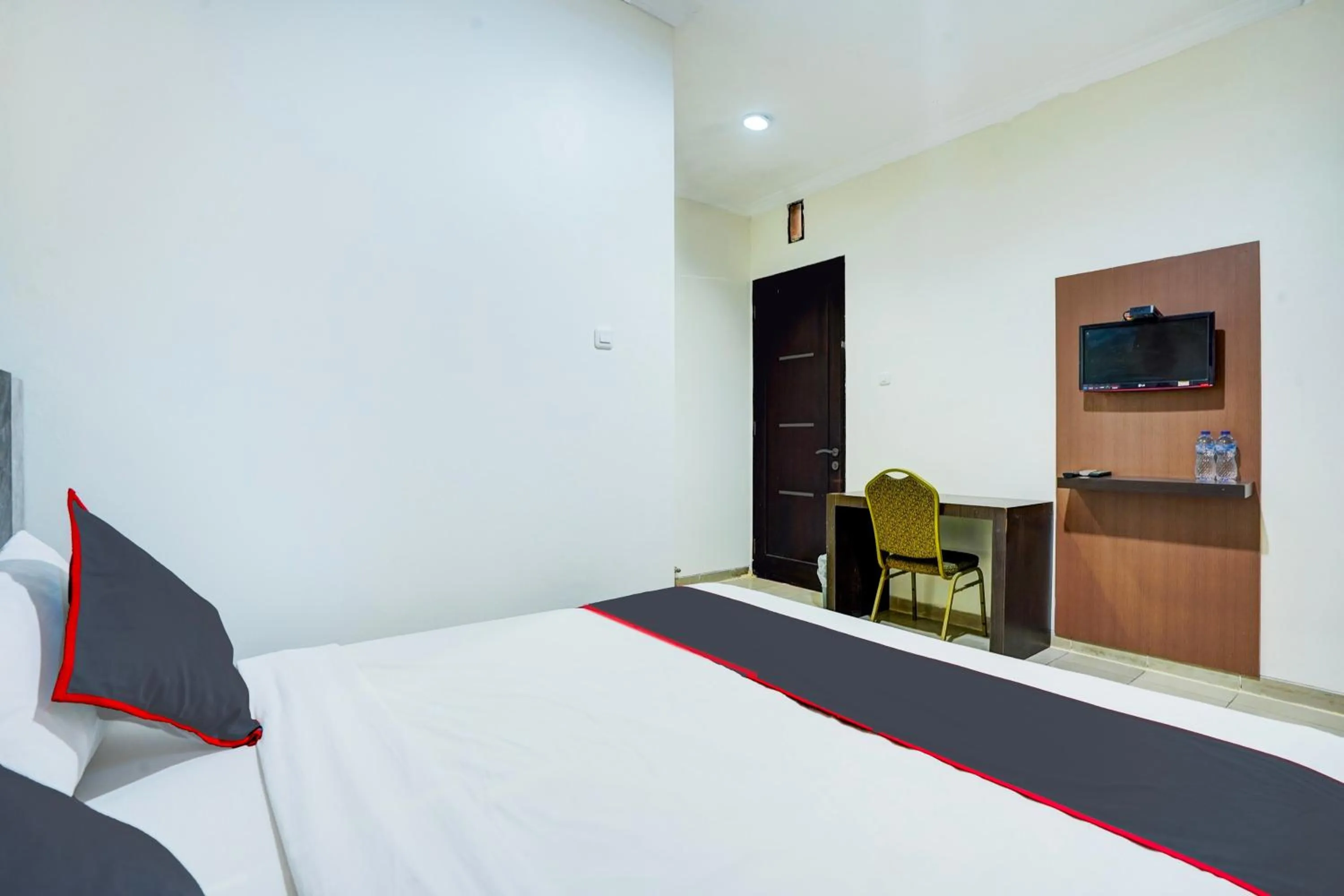 Bedroom, Bed in Hotel O Padang City Center Near Pantai Padang Formerly D'Dhave Hotel