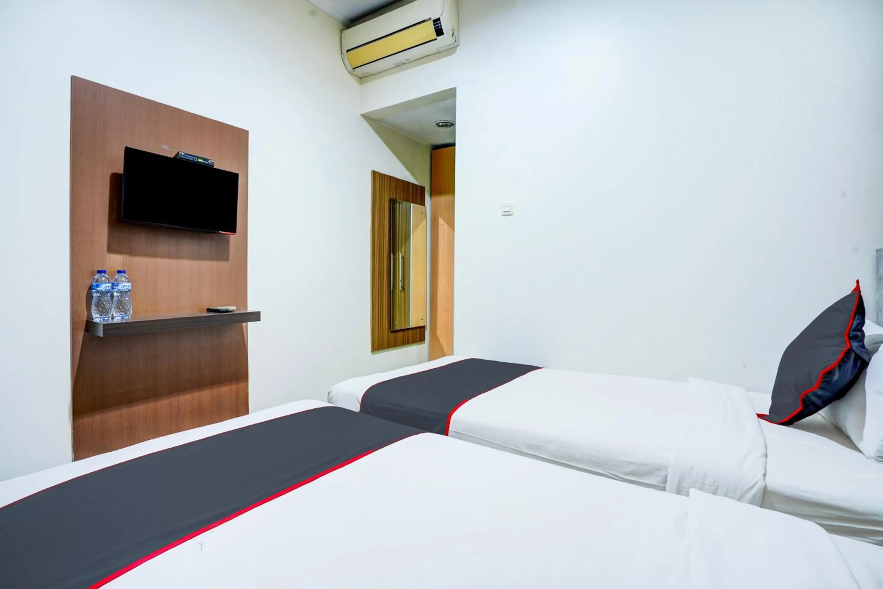 Bedroom, Bed in Hotel O Padang City Center Near Pantai Padang Formerly D'Dhave Hotel