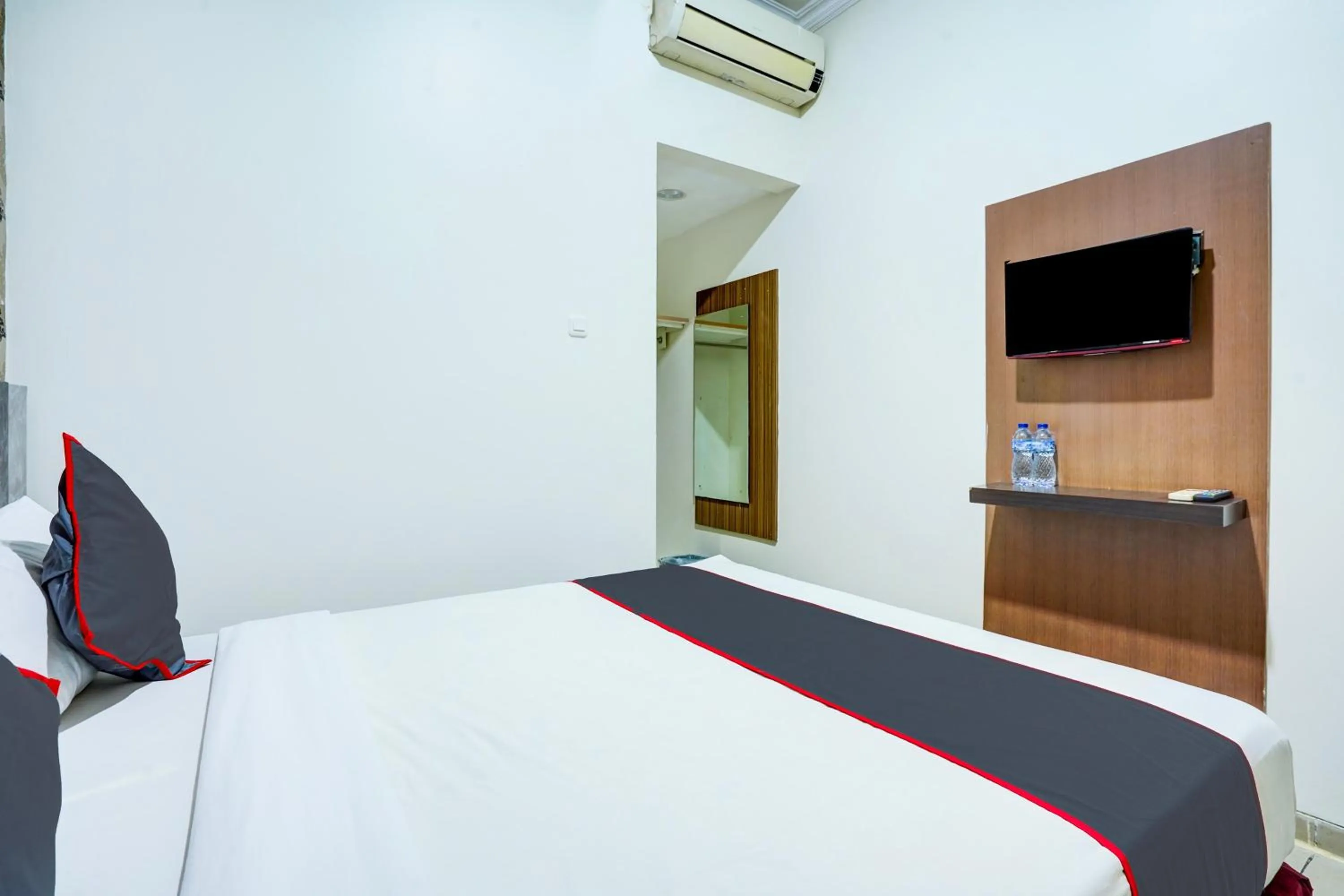 Bedroom, Bed in Hotel O Padang City Center Near Pantai Padang Formerly D'Dhave Hotel
