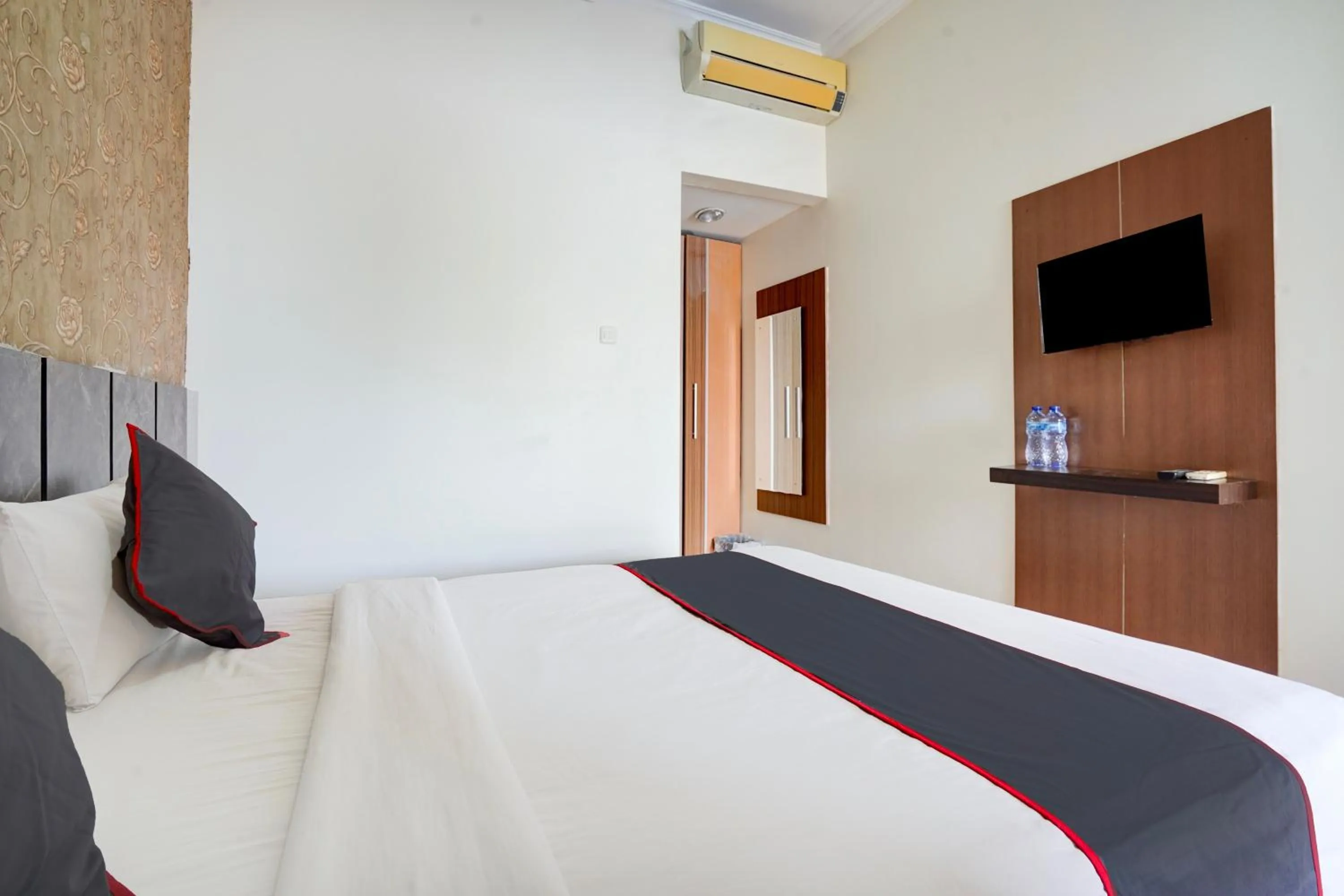 Bedroom, Bed in Hotel O Padang City Center Near Pantai Padang Formerly D'Dhave Hotel