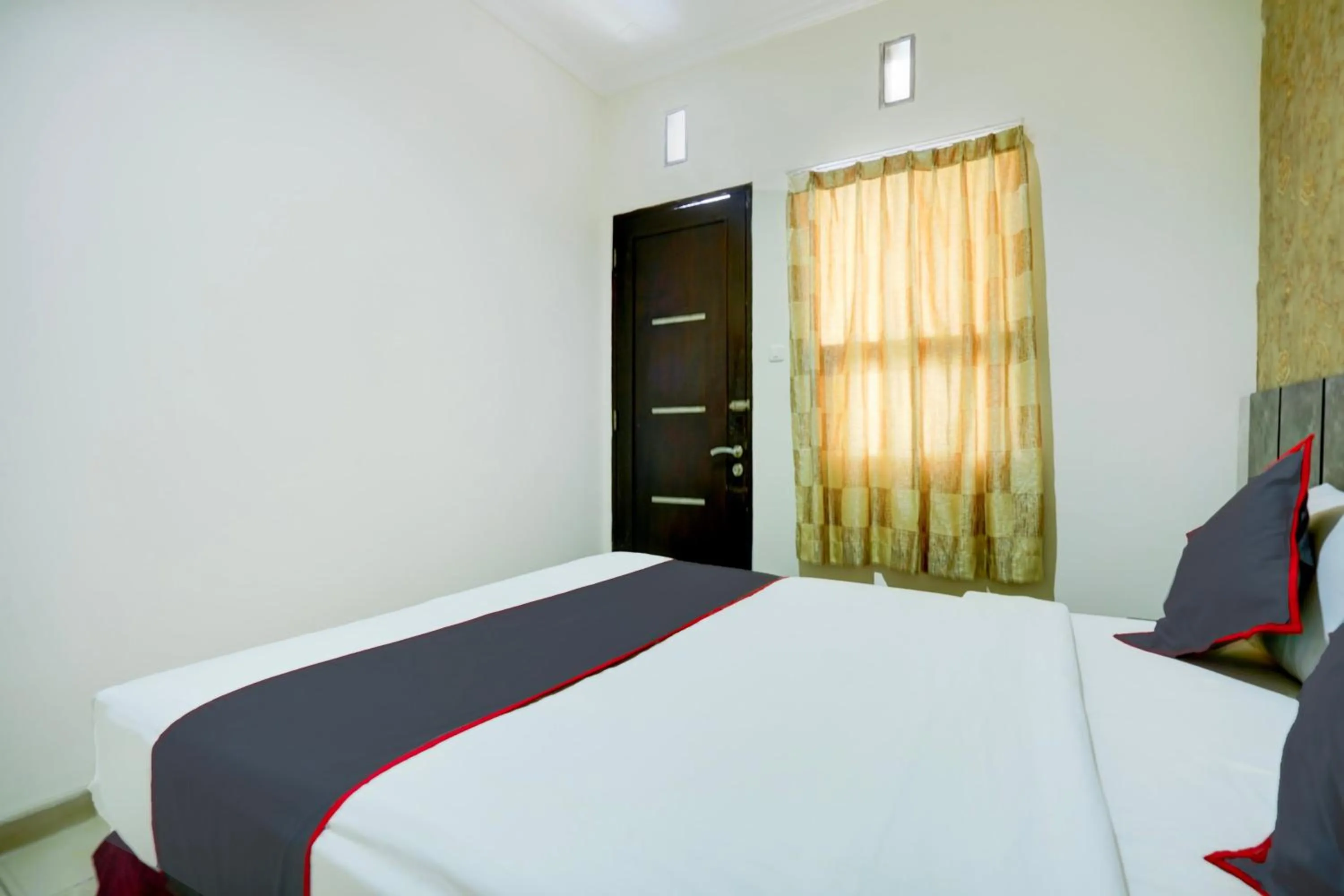 Bedroom, Bed in Hotel O Padang City Center Near Pantai Padang Formerly D'Dhave Hotel