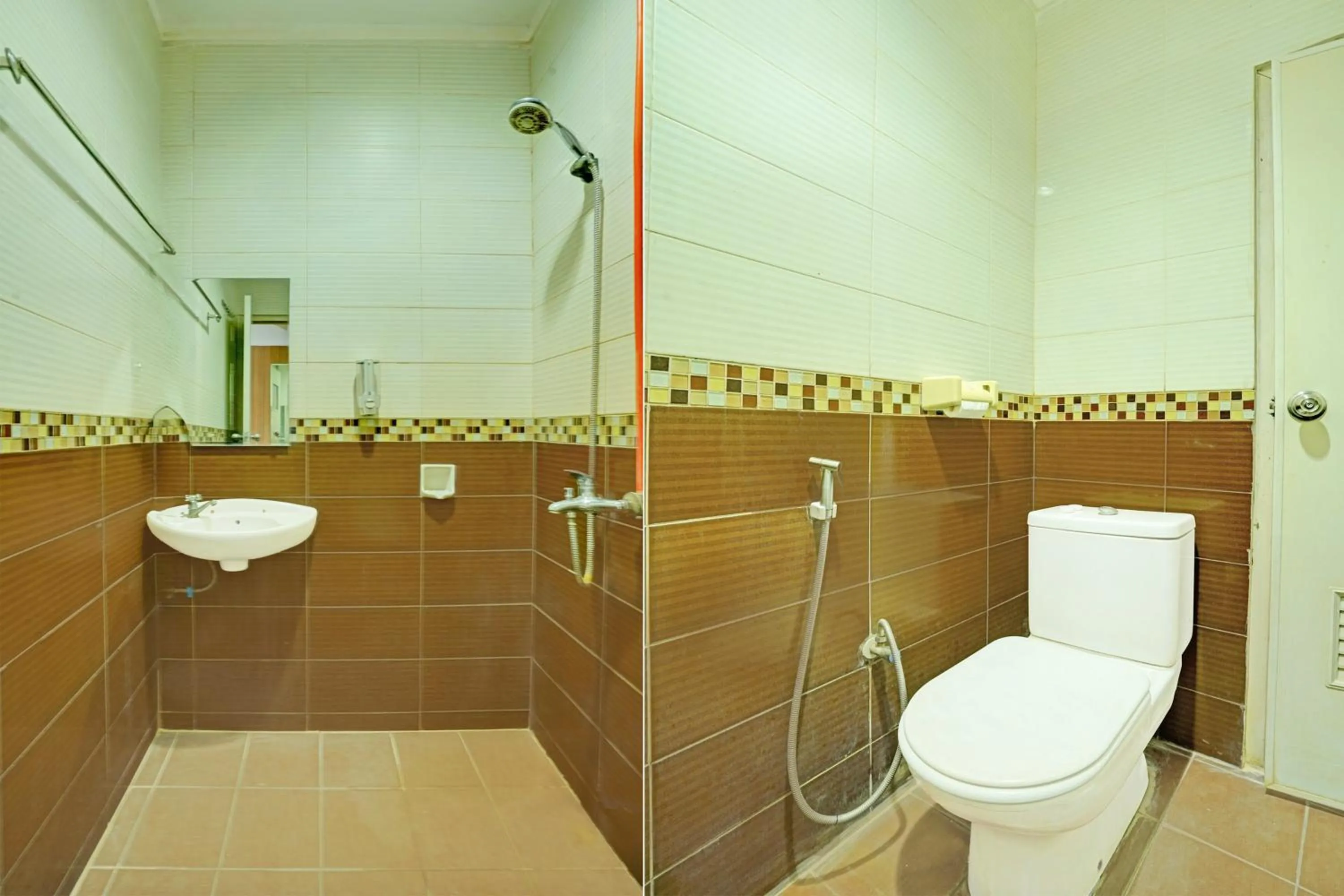 Bathroom in Hotel O Padang City Center Near Pantai Padang Formerly D'Dhave Hotel