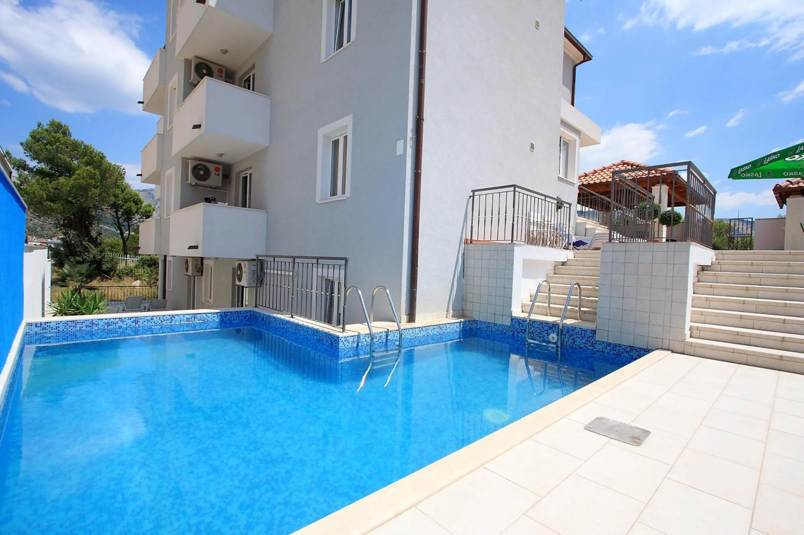 Property building in Villa Erna
