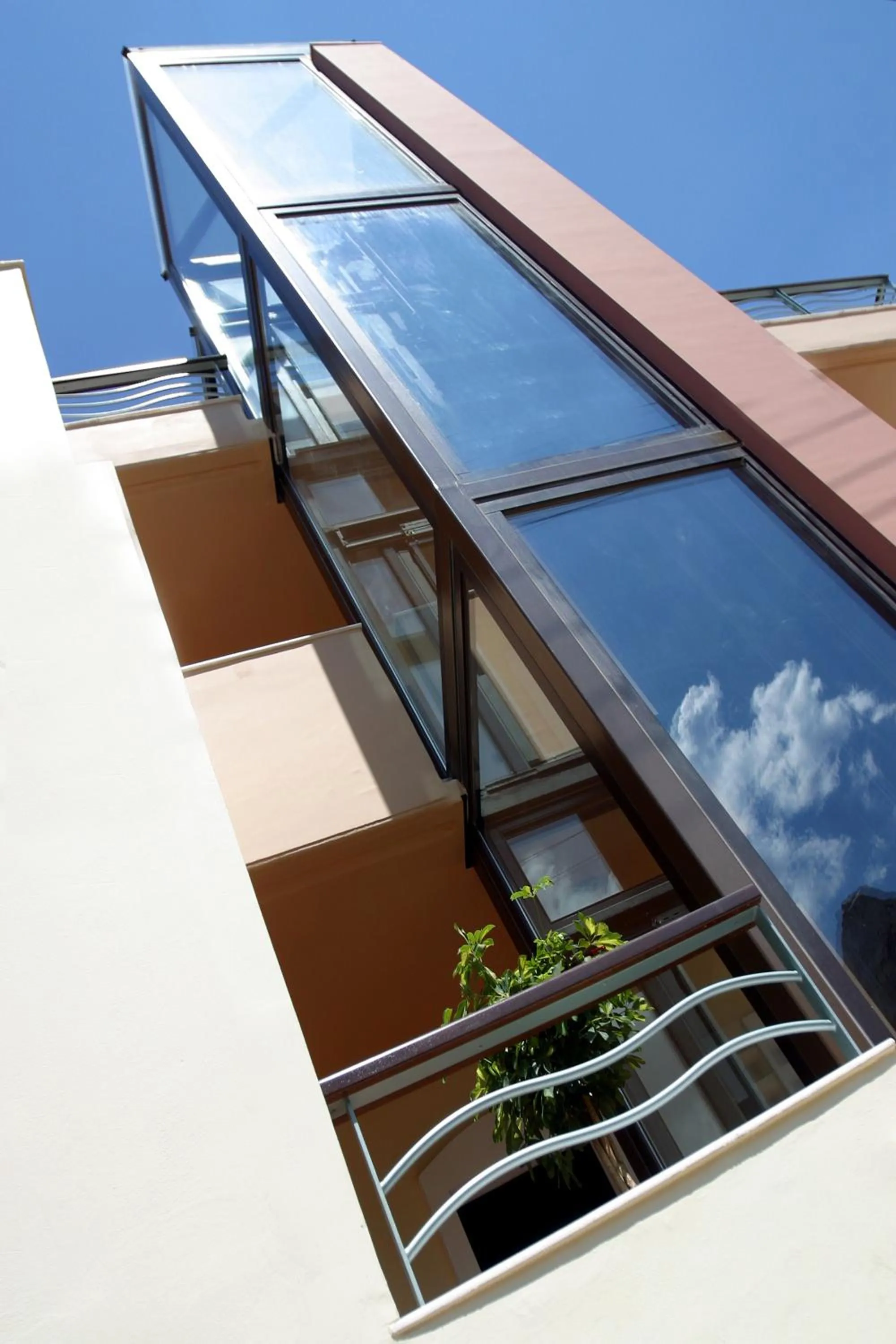 Facade/entrance in On The Rocks