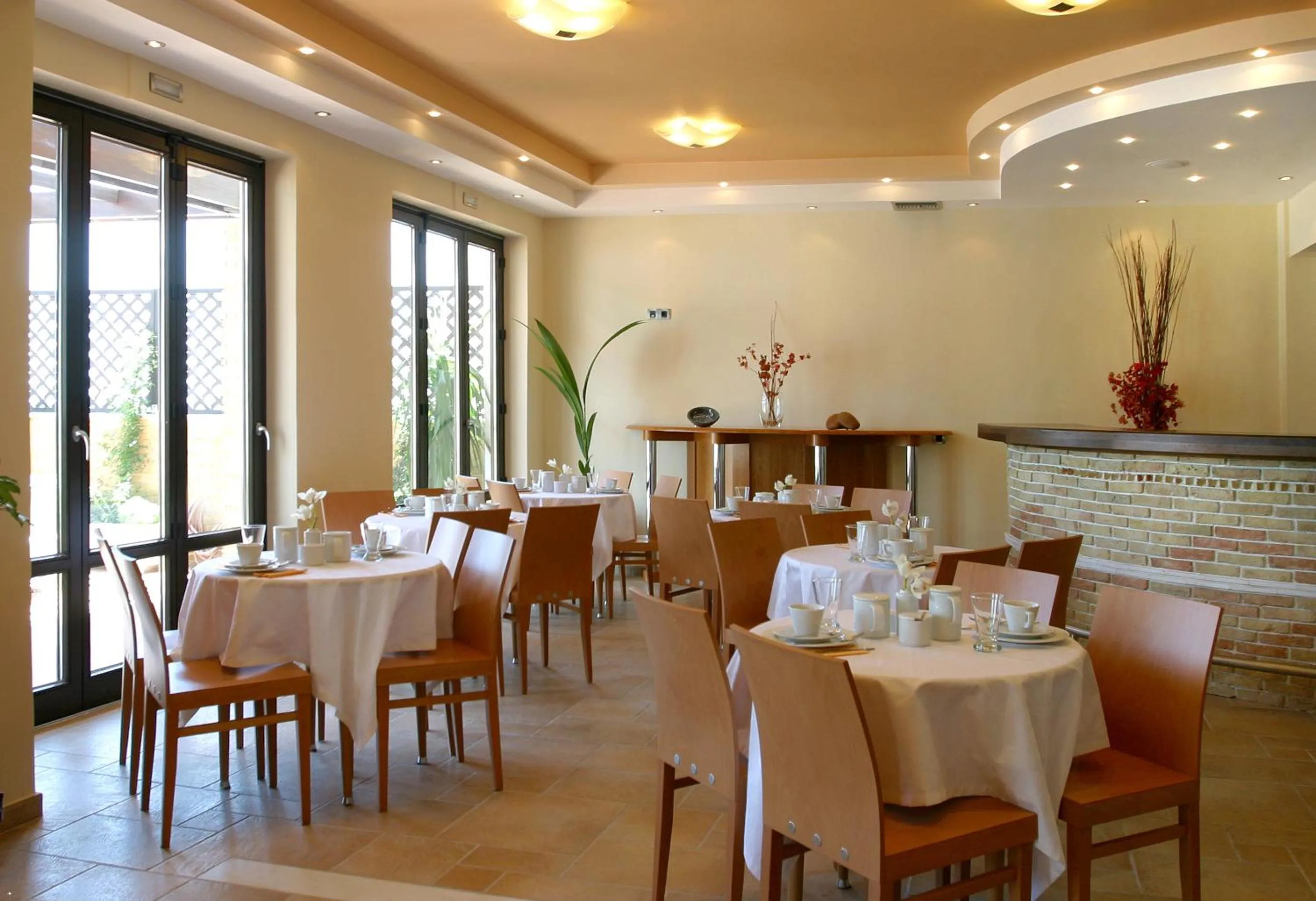 Restaurant/places to eat in On The Rocks