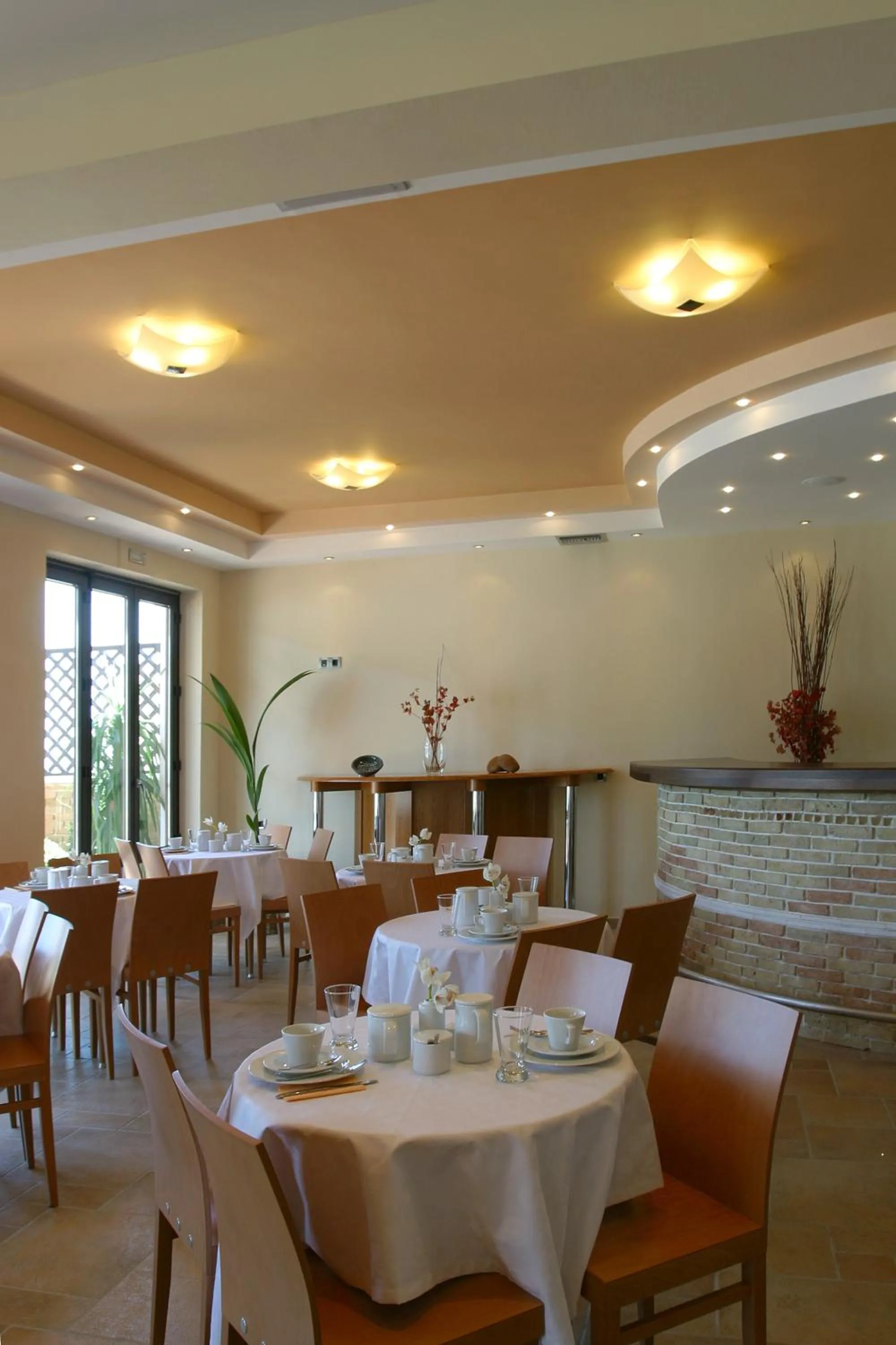 Restaurant/places to eat in On The Rocks