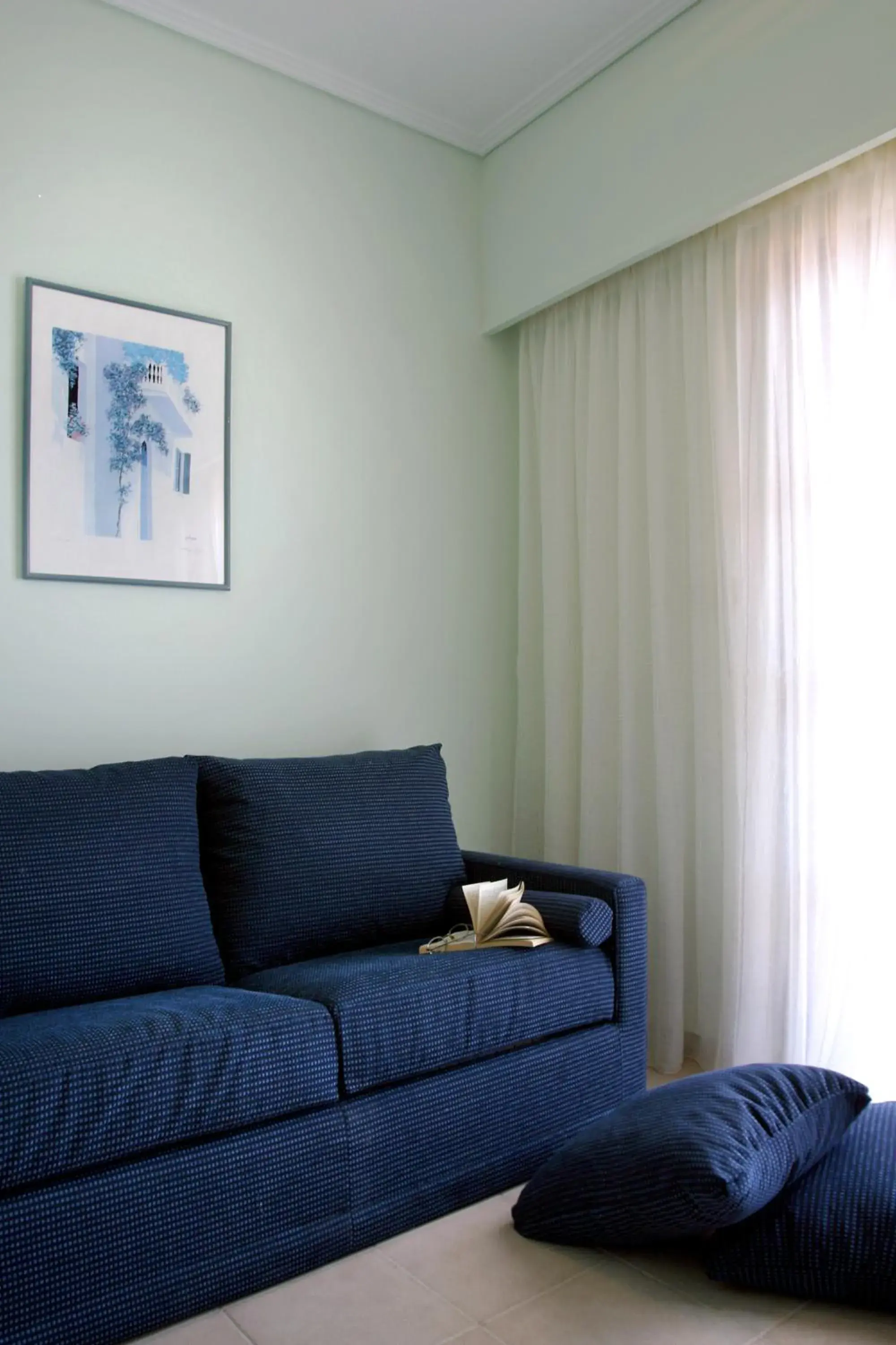 Standard Suite in On The Rocks Standard Suite in On The Rocks