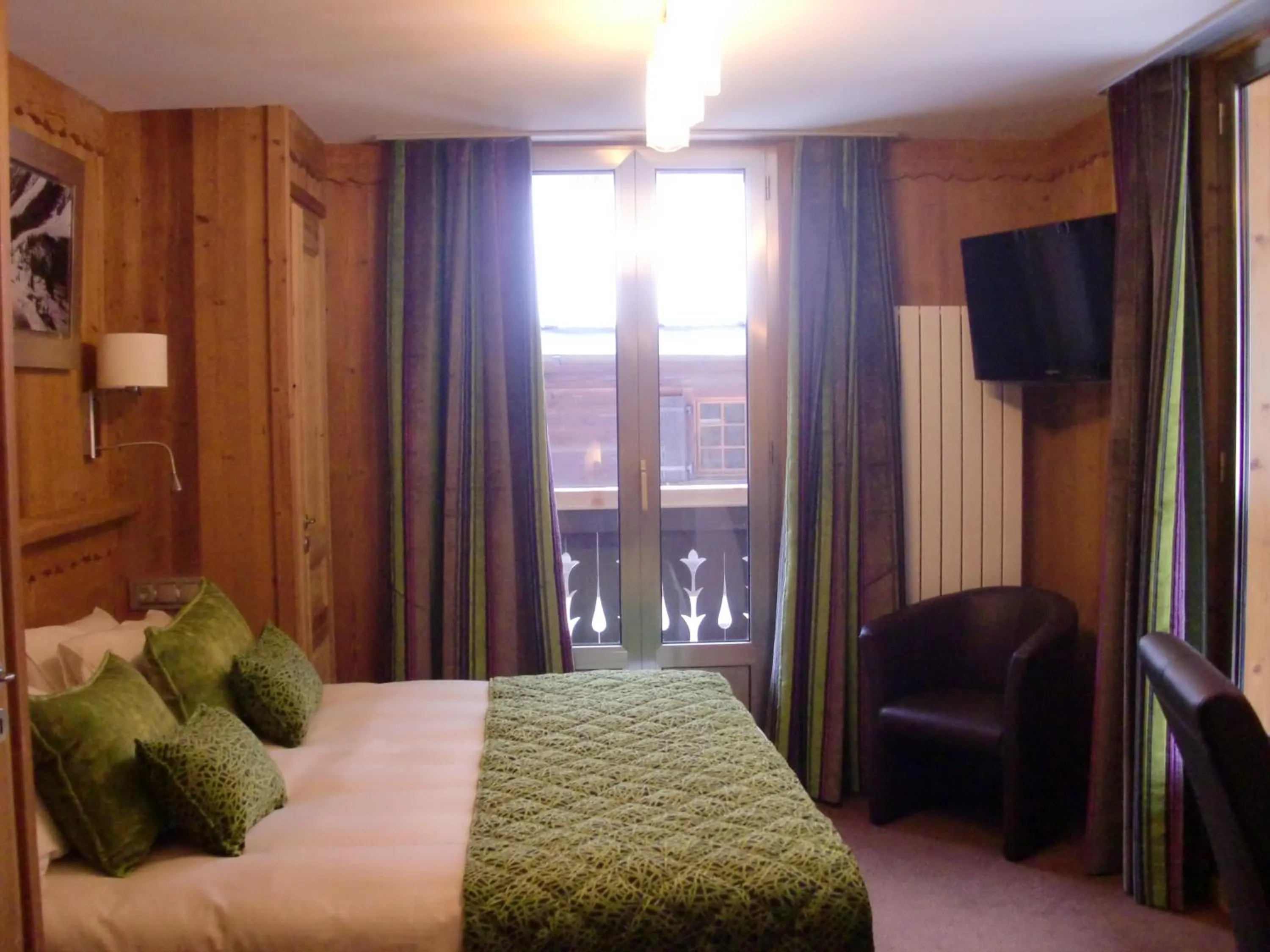 Bed in Aiguille du Midi - Hôtel & Restaurant