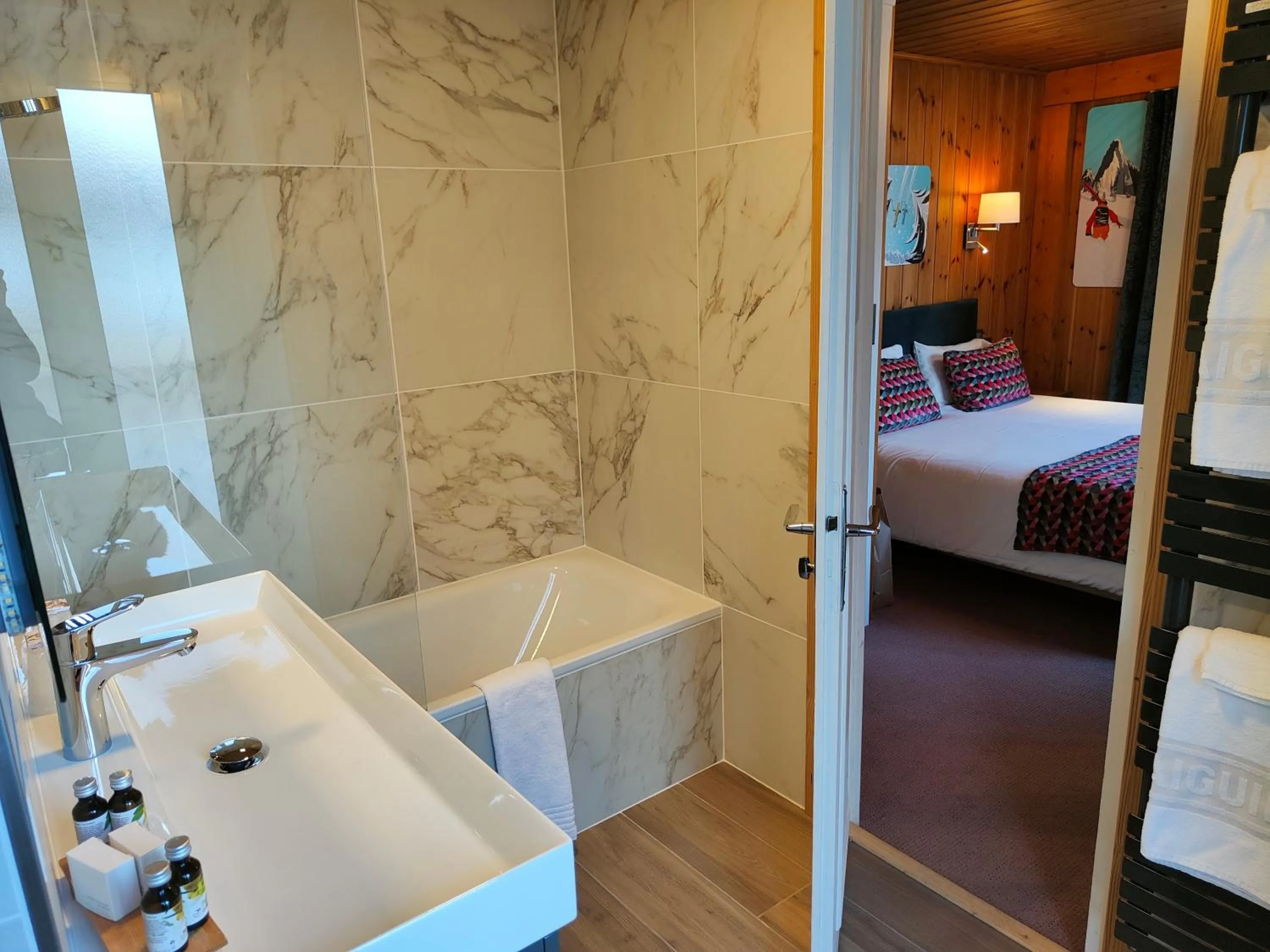 Bed in Aiguille du Midi - Hôtel & Restaurant